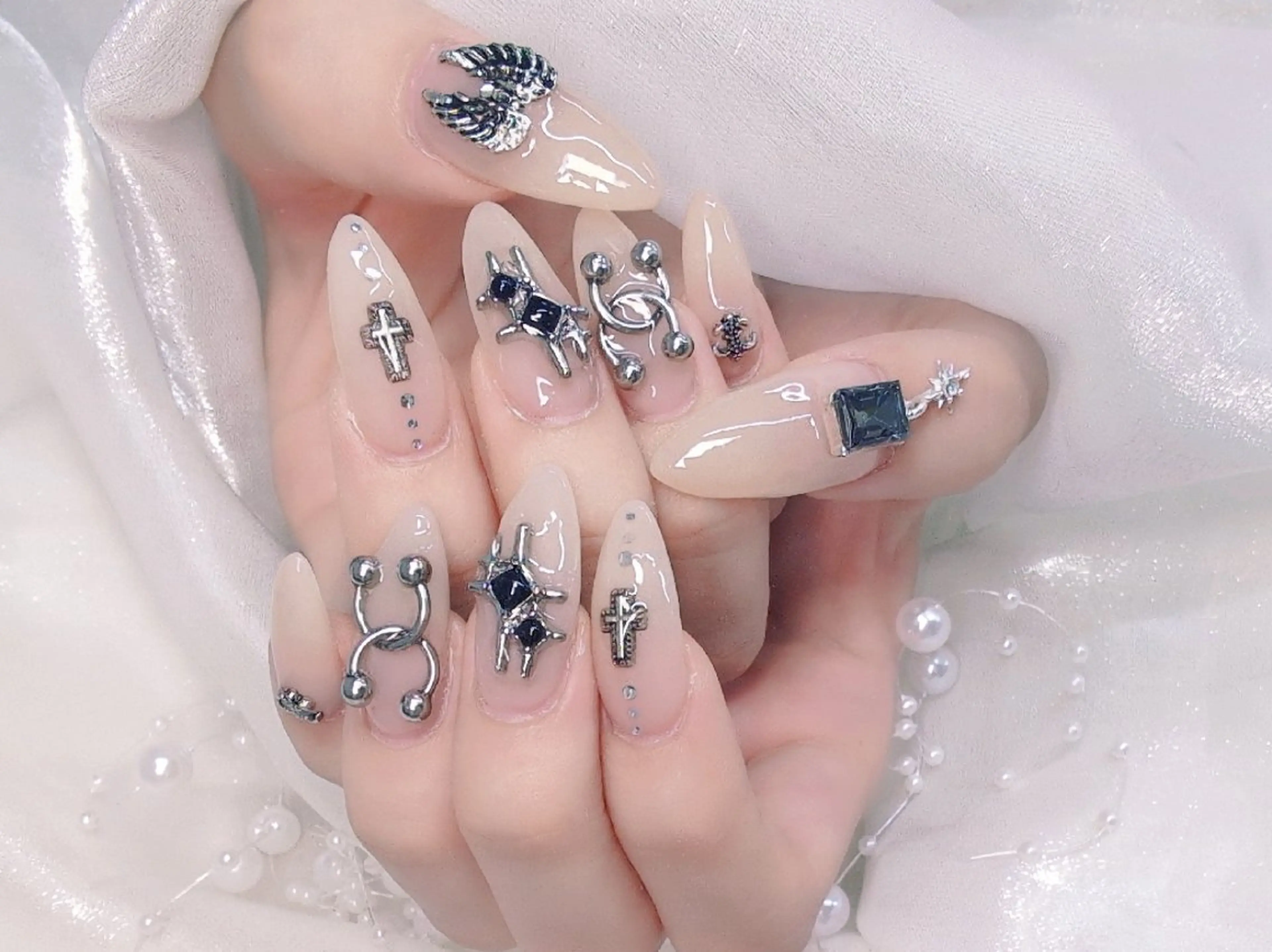 ネイル フラッシュネイル フレンチネイル キラキラネイル ラメ(グリッター) マグネットネイル Chouette Nailのネイルデザイン