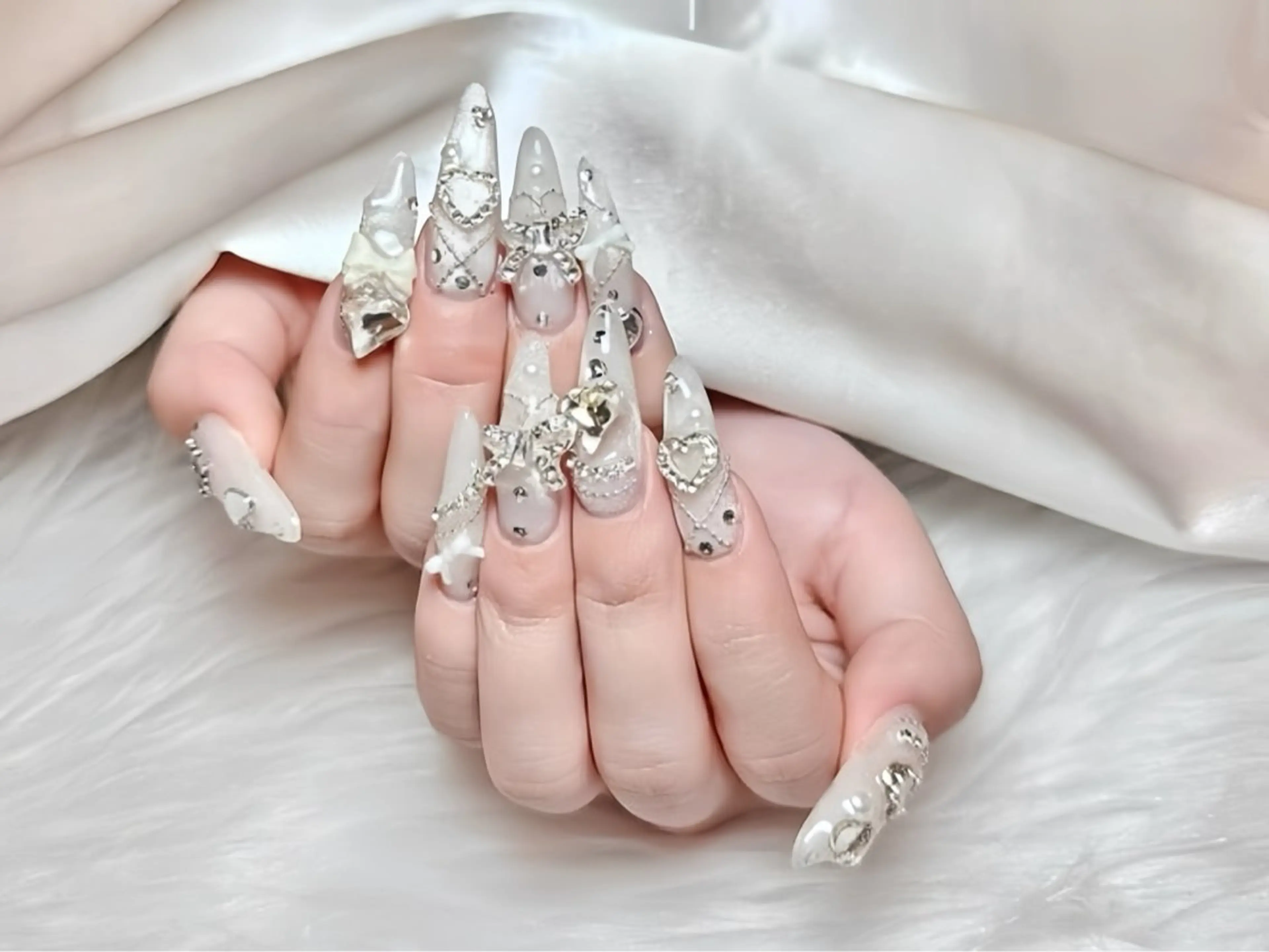 ネイル オーロラネイル チークネイル 桜ネイル クリアネイル ドット ハンドネイル Rin Nail 新大久保店のネイルデザイン