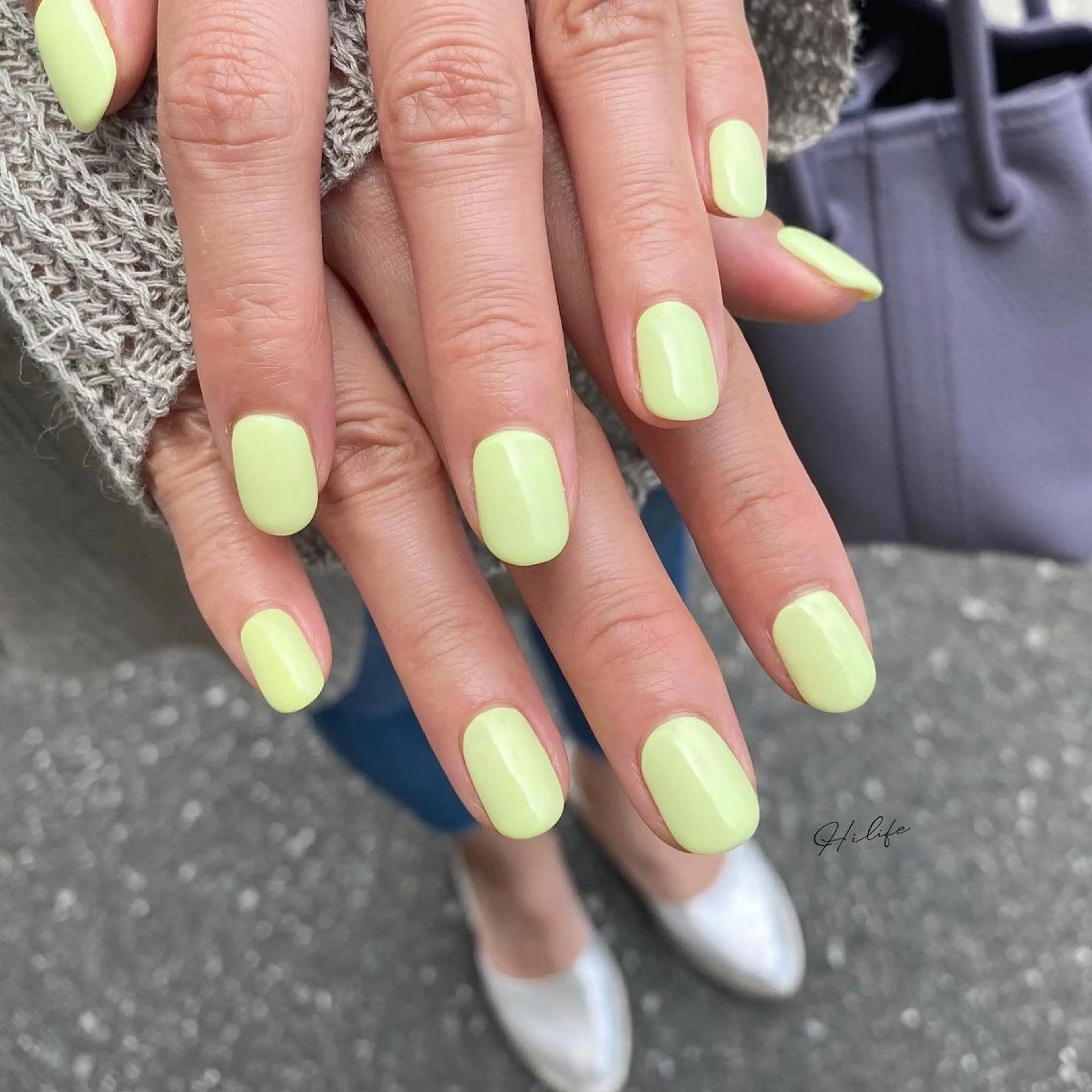 ネイル グリーン ワンカラーネイル ネイルチップ 黄色 ハンドネイル Nail Adore.のネイルデザイン