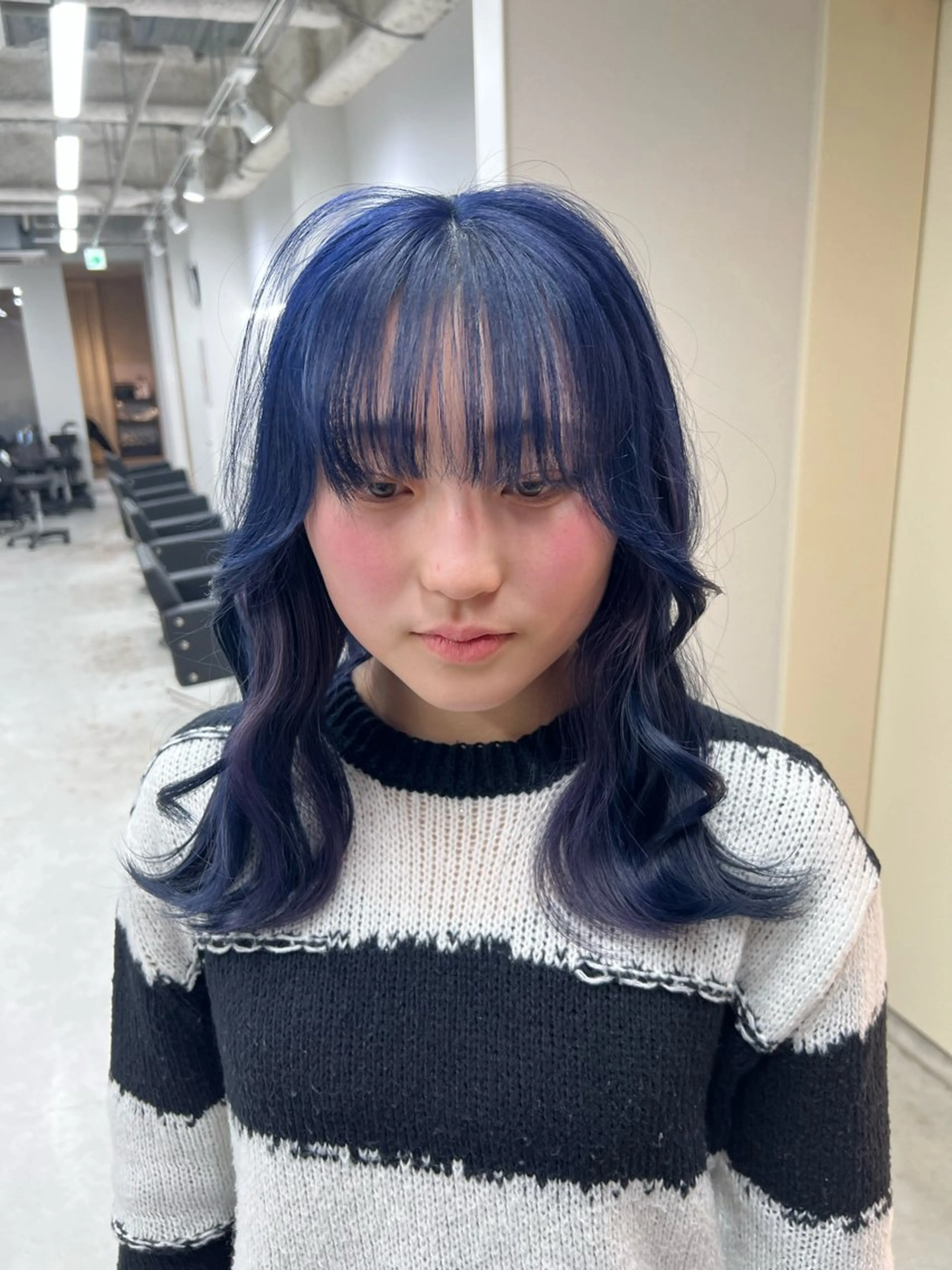 ミディアム ヘアカラー maya レイヤーカットのヘアスタイル