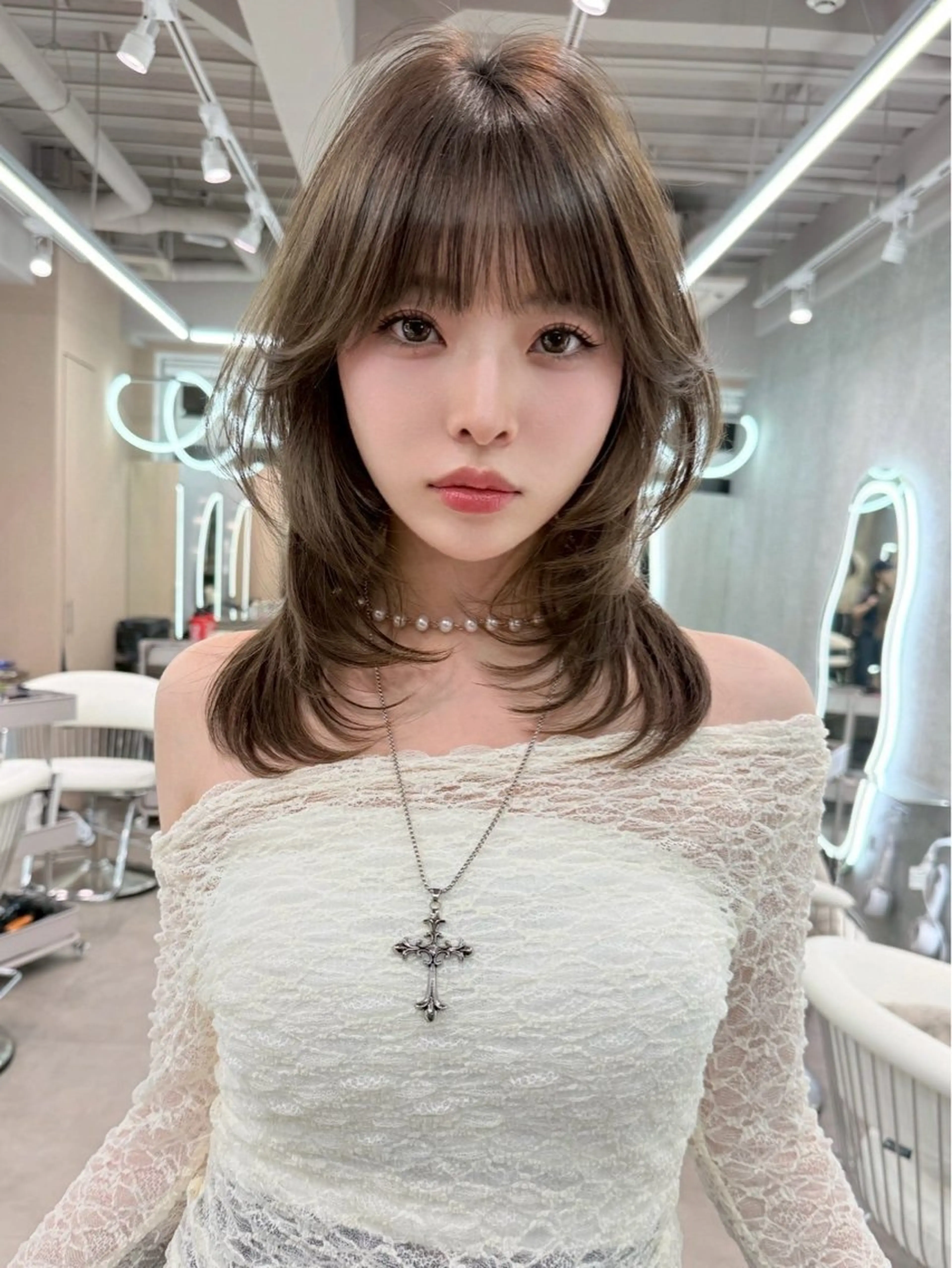 ミディアム カラー ヘアアレンジ ブリーチ 透明感カラー 顔まわりレイヤー 顔周りカット ハッシュカット カット ヘアカラー トリートメント ヘアセット 大宮‎🩵縮毛矯正 レイヤー　佐藤和のヘアスタイル
