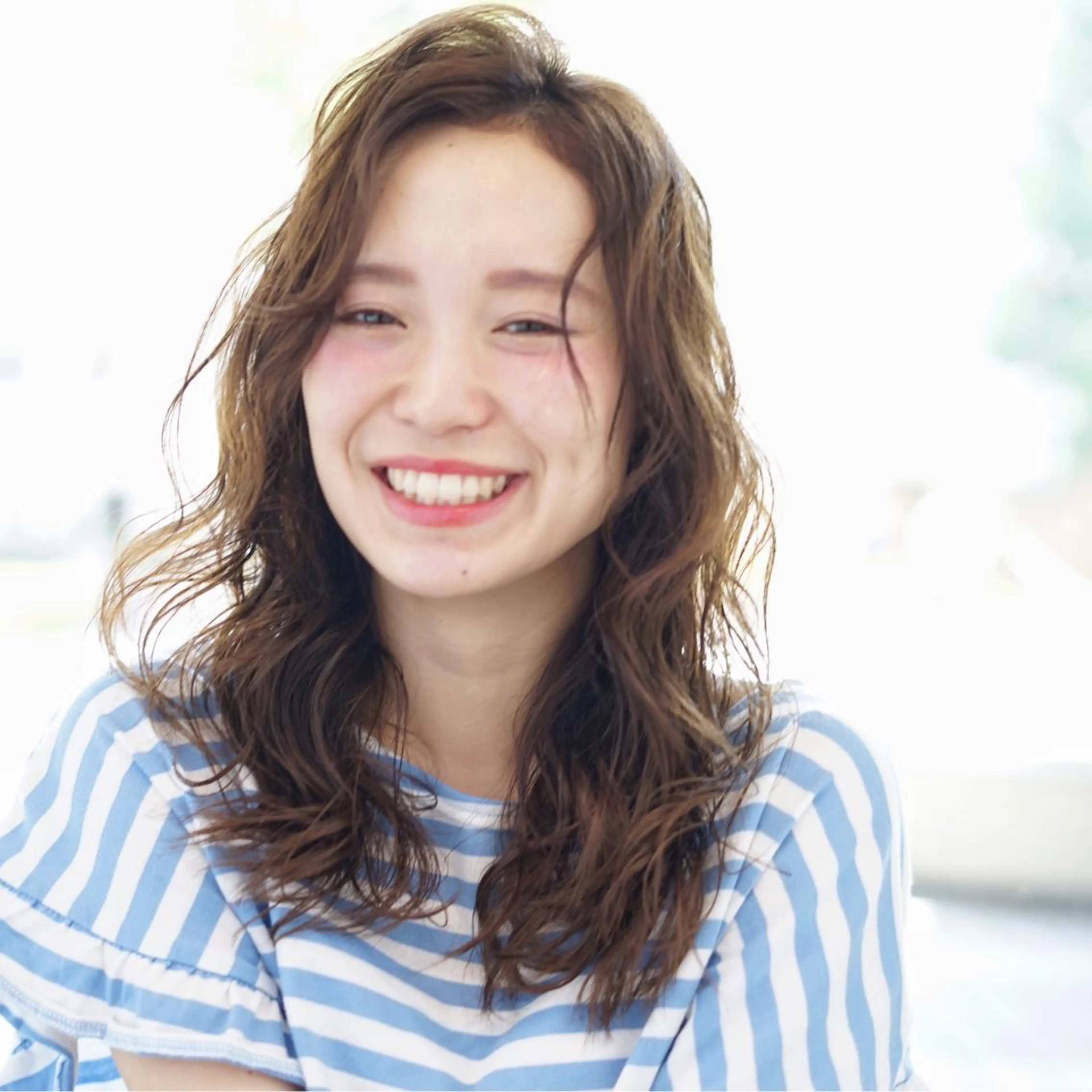 ミディアム カラー 🪐脱白髪染め 🪐松尾菜々美のヘアスタイル