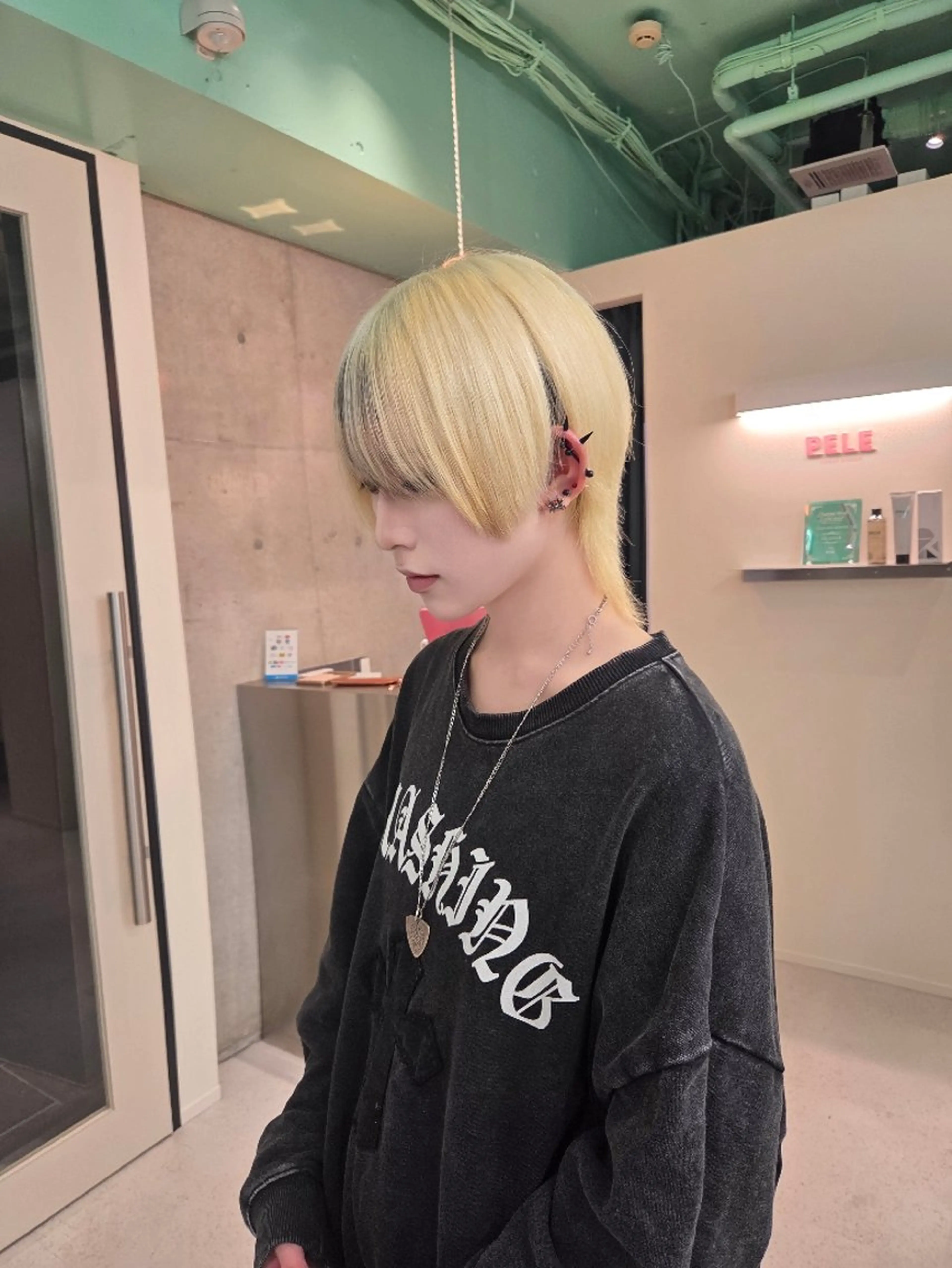 カラー セミロング ブリーチ ブロンド ホワイトブロンド PELE栄ANNEX所属・PELE/栄/ ブリーチ/SOAのヘアスタイル