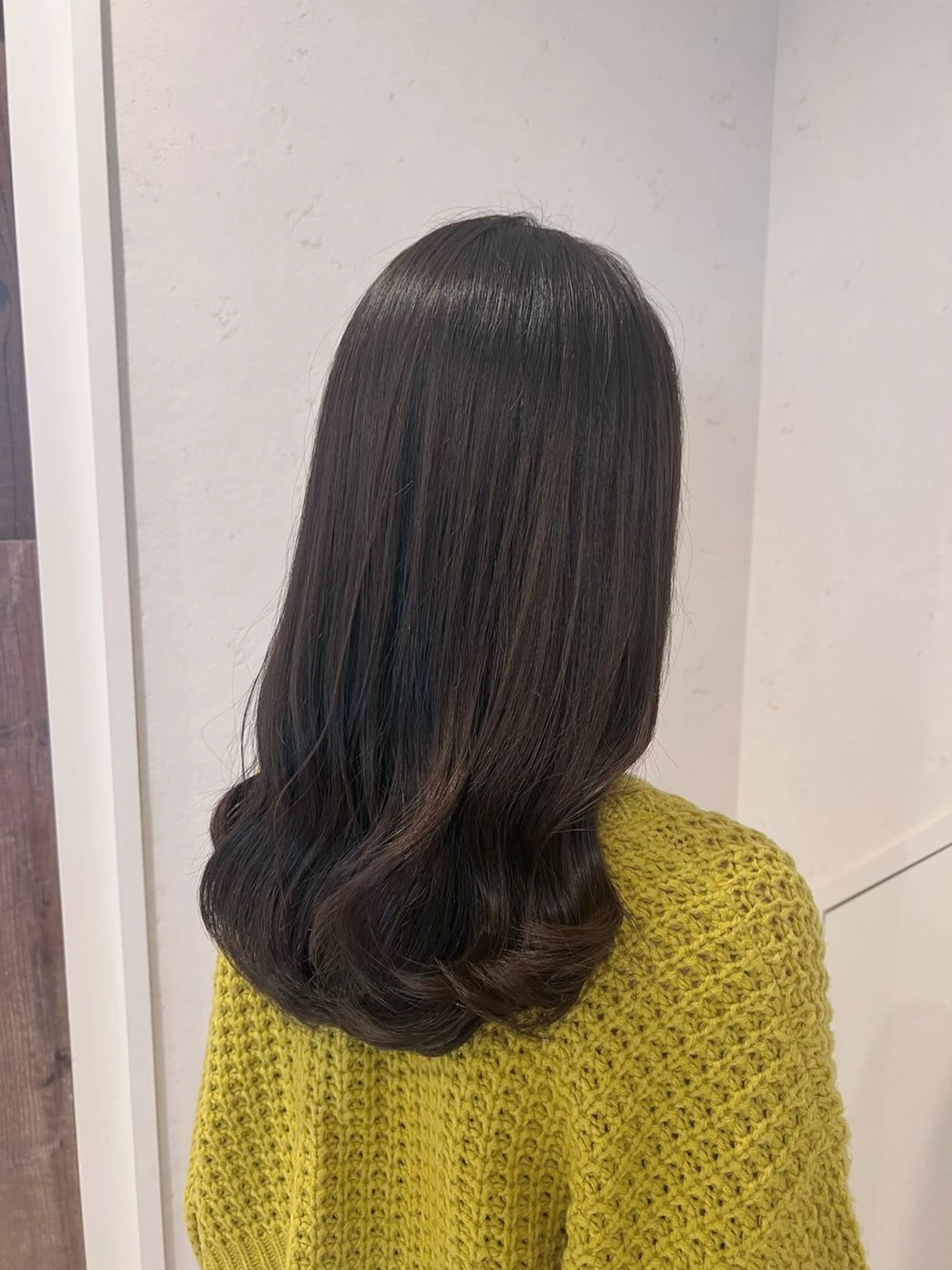 セミロング カラー グレージュ ラベンダーカラー ラベンダーグレージュ ラベンダーグレー カット ヘアカラー 工藤 梨花のヘアスタイル