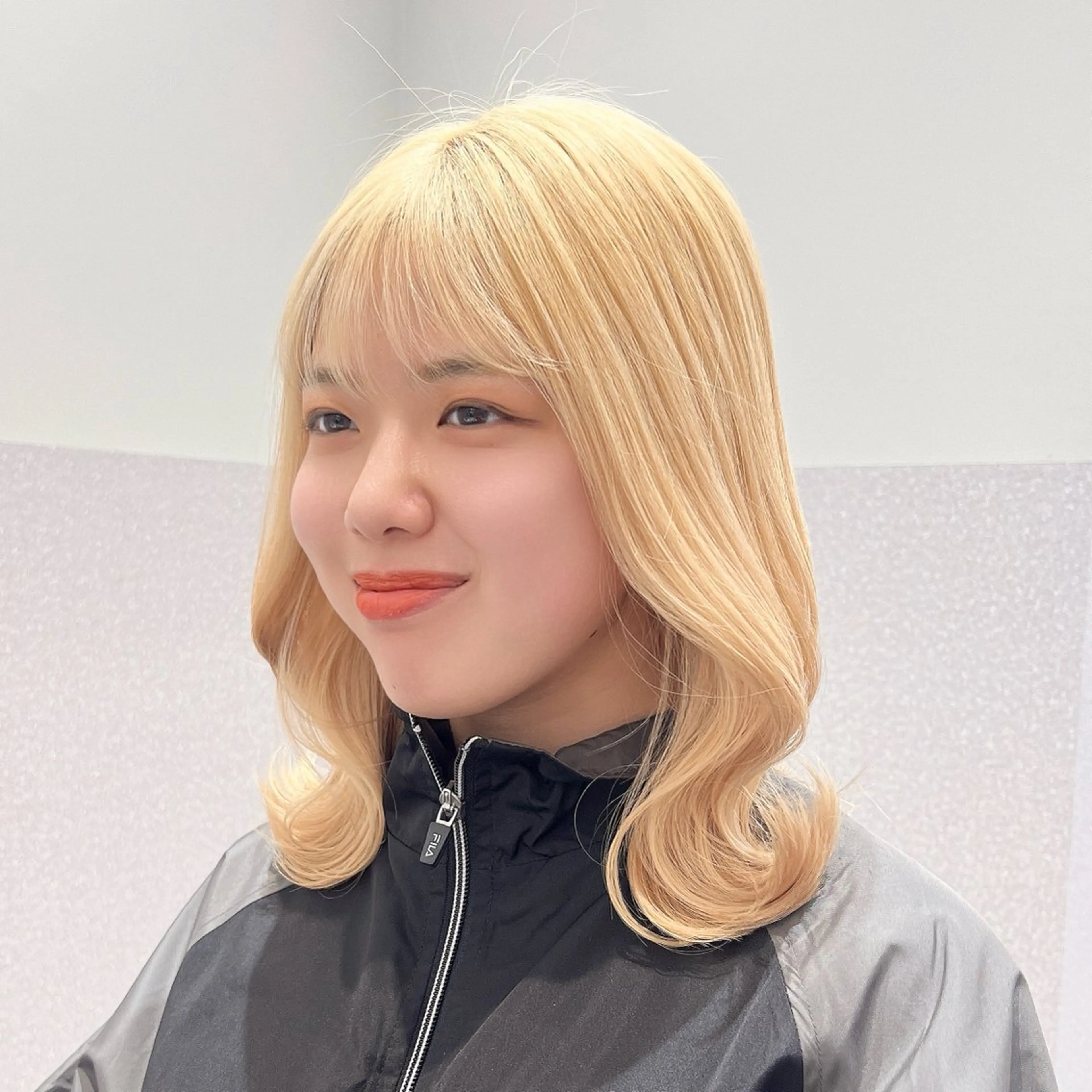 ミディアム カラー ブロンド ダブルカラー ハイトーンカラー ヘアカラー 🩵ブリーチカラー 🐈MIORI🩵のヘアスタイル