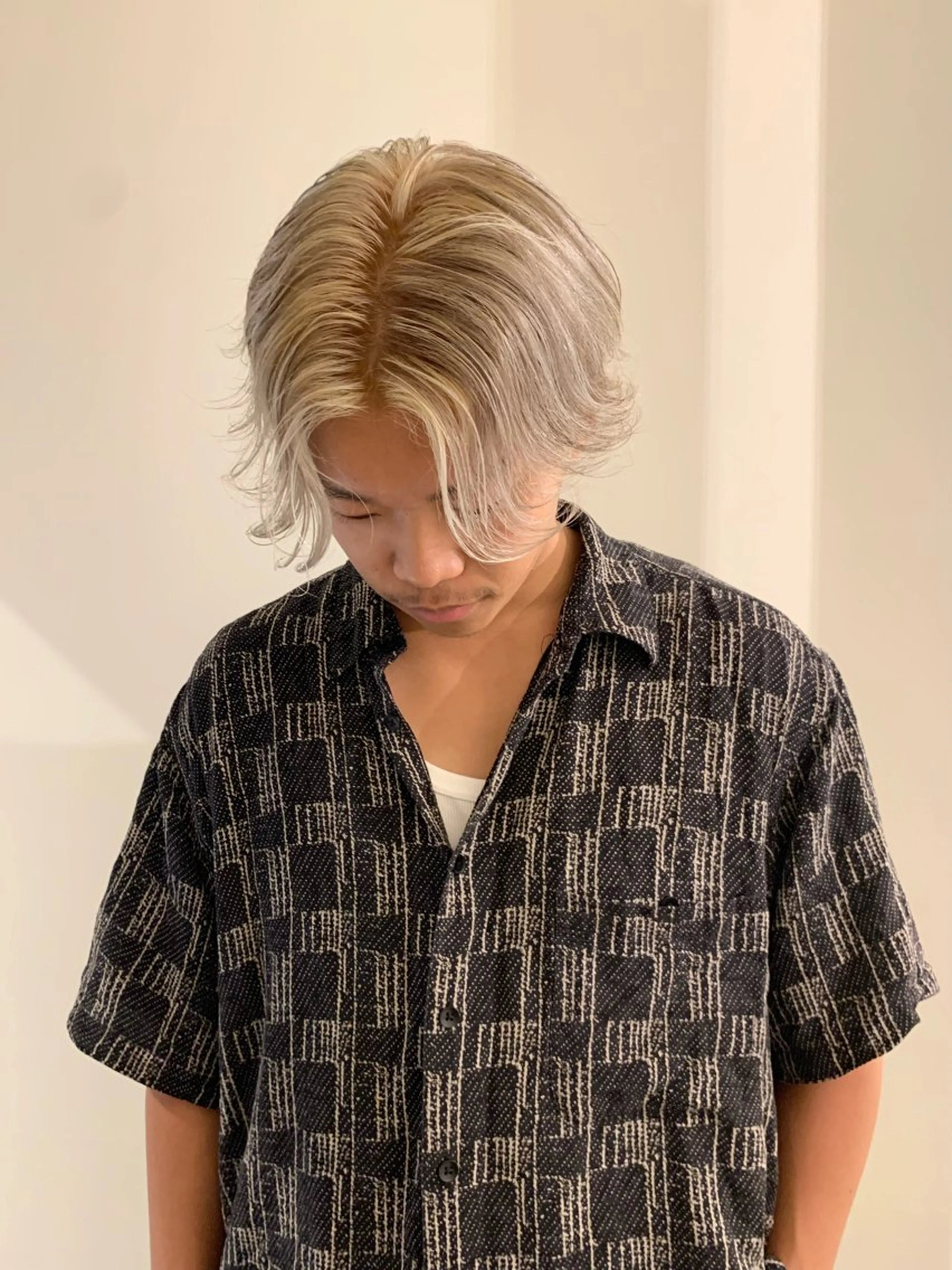 メンズ メンズハイライト メンズハイトーン カット ヘアカラー 落合希 Olivebeigeのヘアスタイル