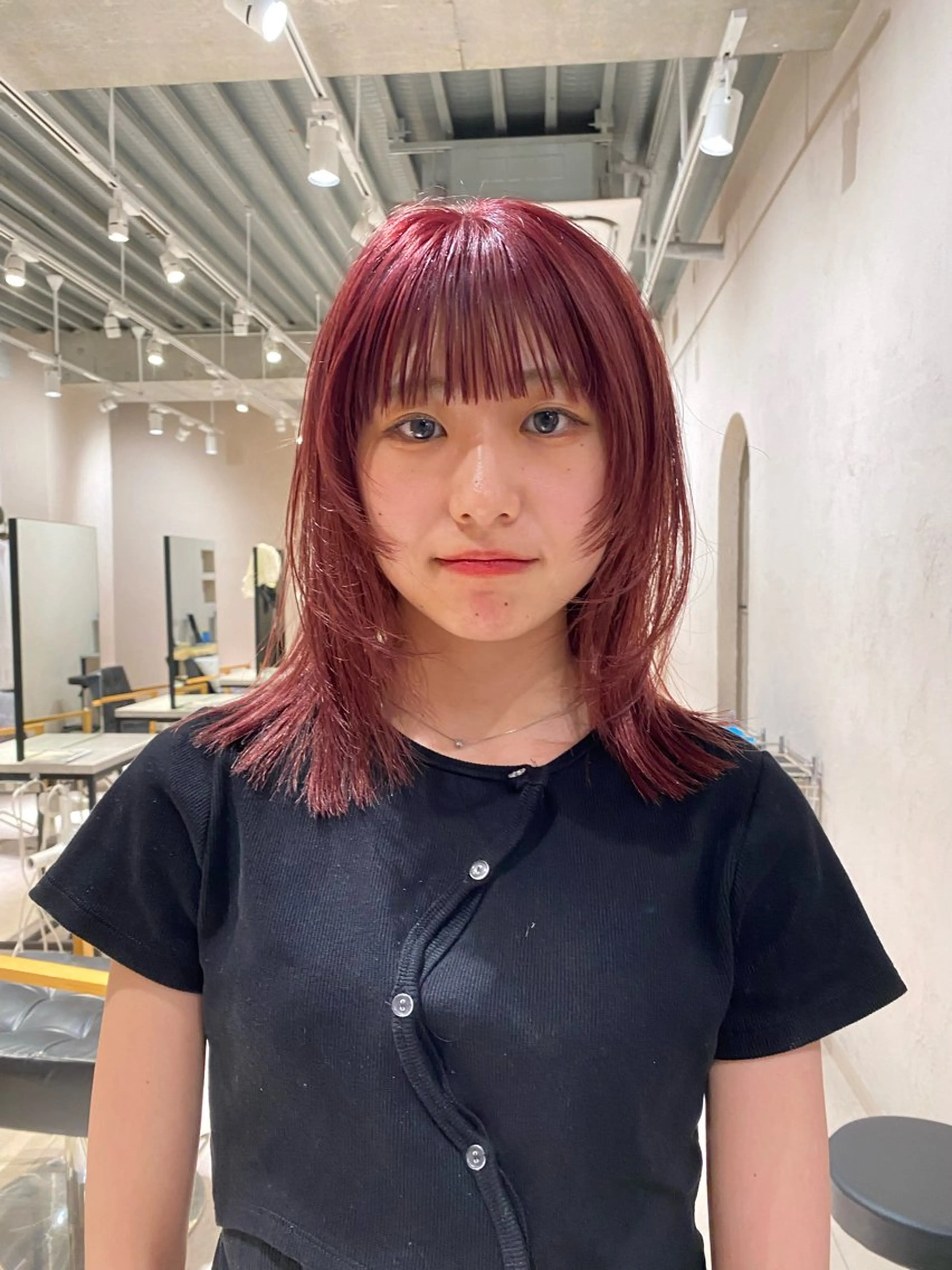 ミディアム ピンクラベンダー 顔まわりレイヤー レイヤーカット 栗原 瑞稀のヘアスタイル