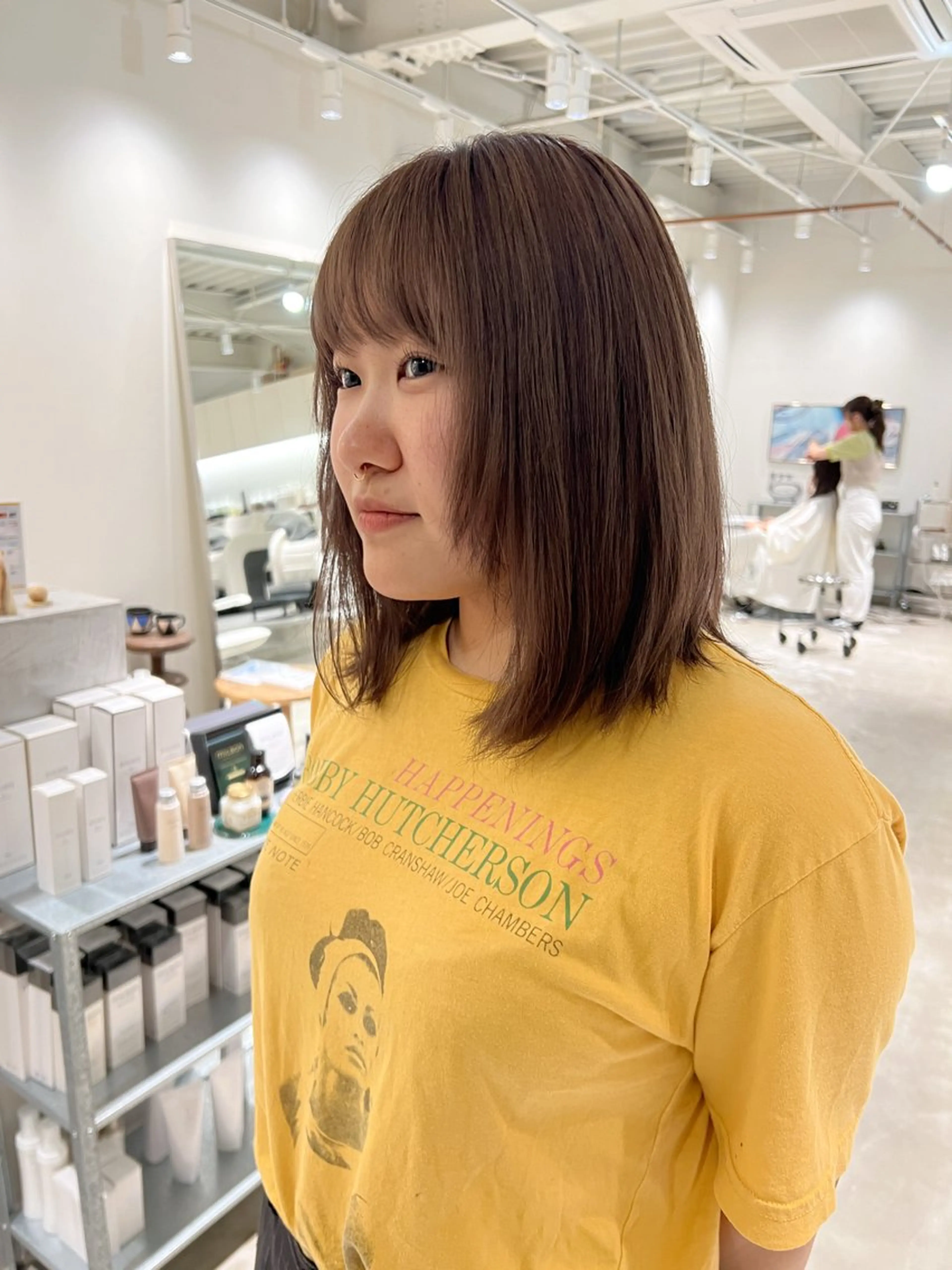 ミディアム カラー ブリーチ 透明感カラー ヘアカラー 周東 芽依のヘアスタイル