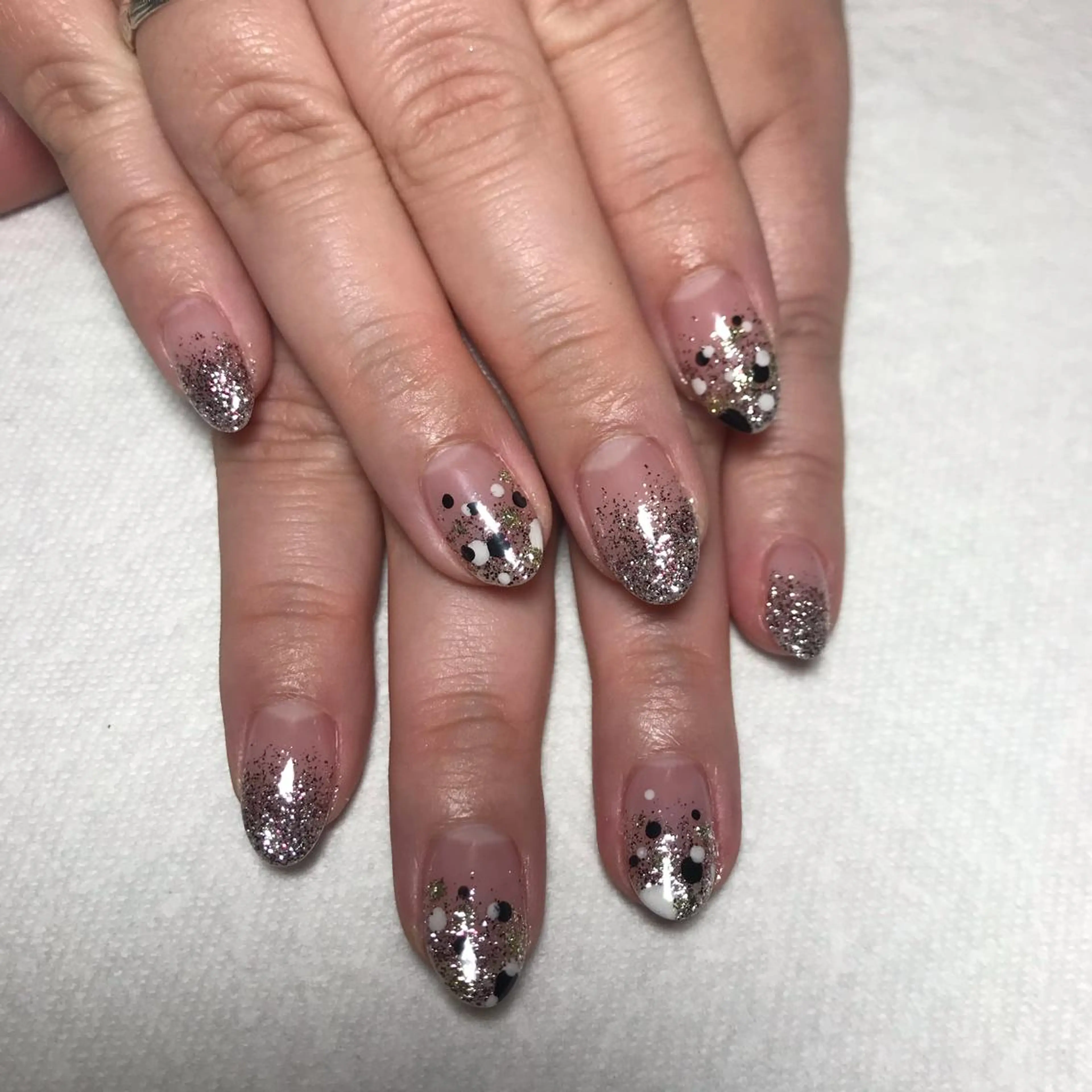 ネイル ECLAT エクラ所属・寺山 千鶴のネイルデザイン