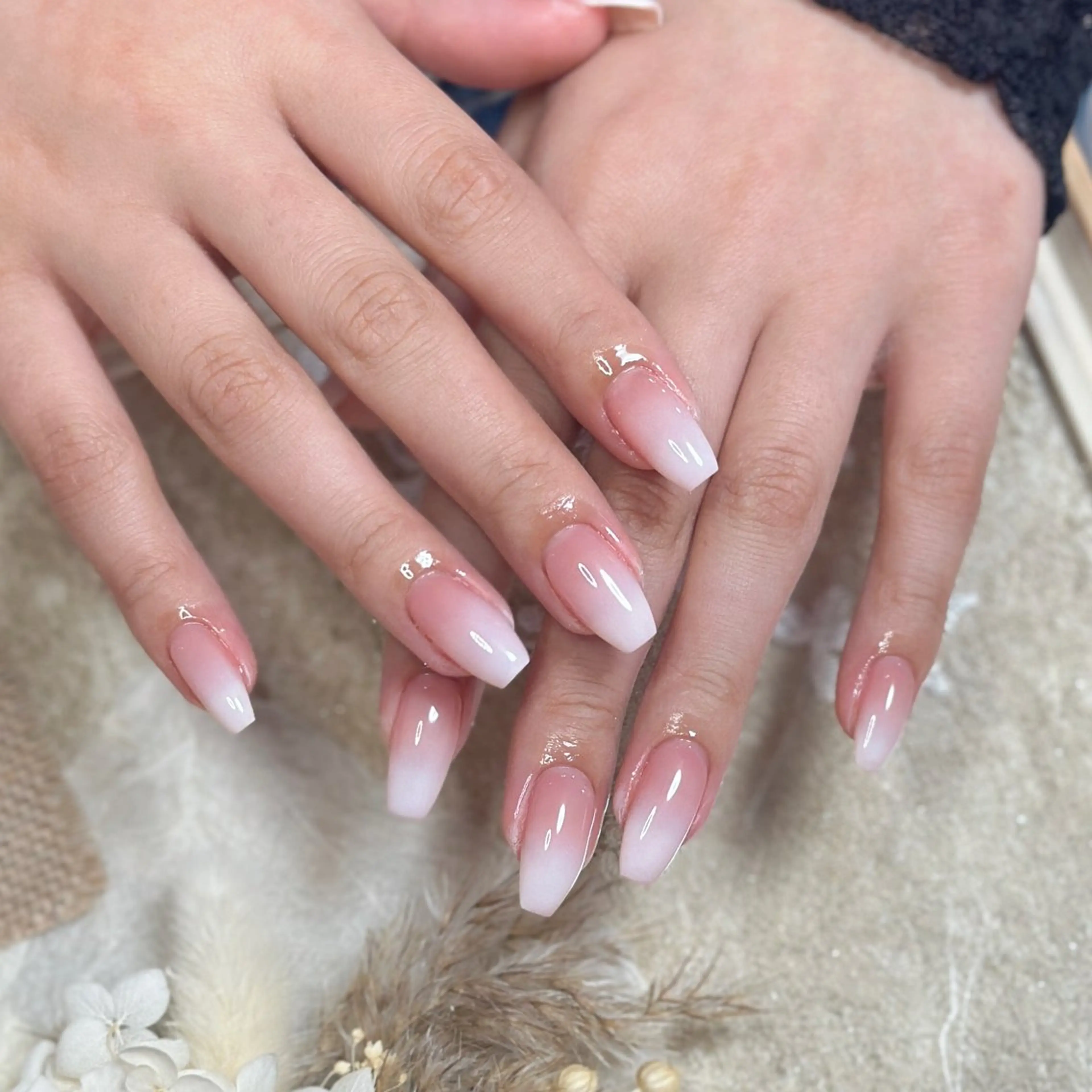 ネイル アートネイル オーロラネイル チークネイル フレンチネイル ガラスフレンチ 🎀YooLi Nail salonのネイルデザイン