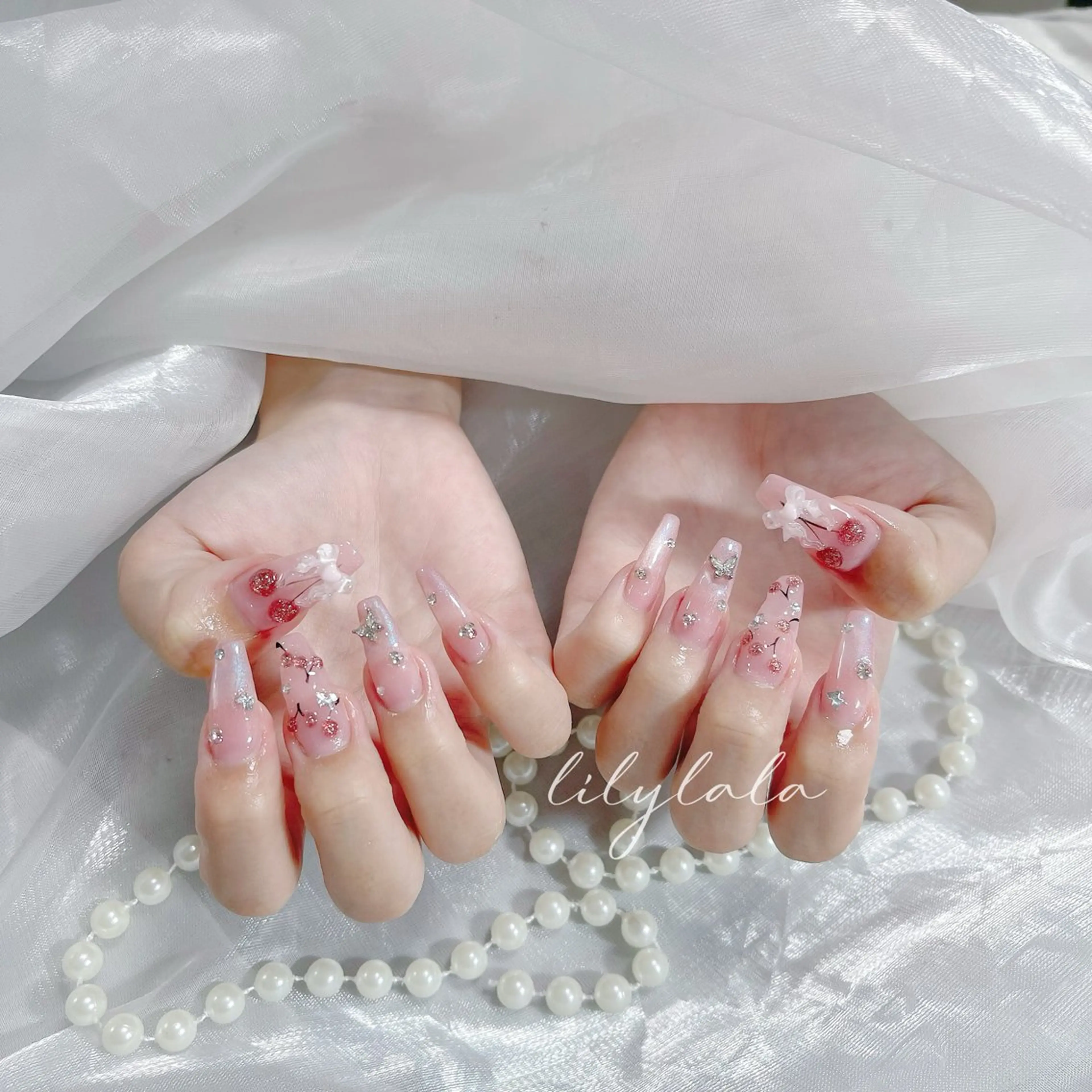 ネイル アートネイル ジェルネイル グラデーション キラキラネイル ニュアンスネイル ハンドネイル Kitty Nailのネイルデザイン