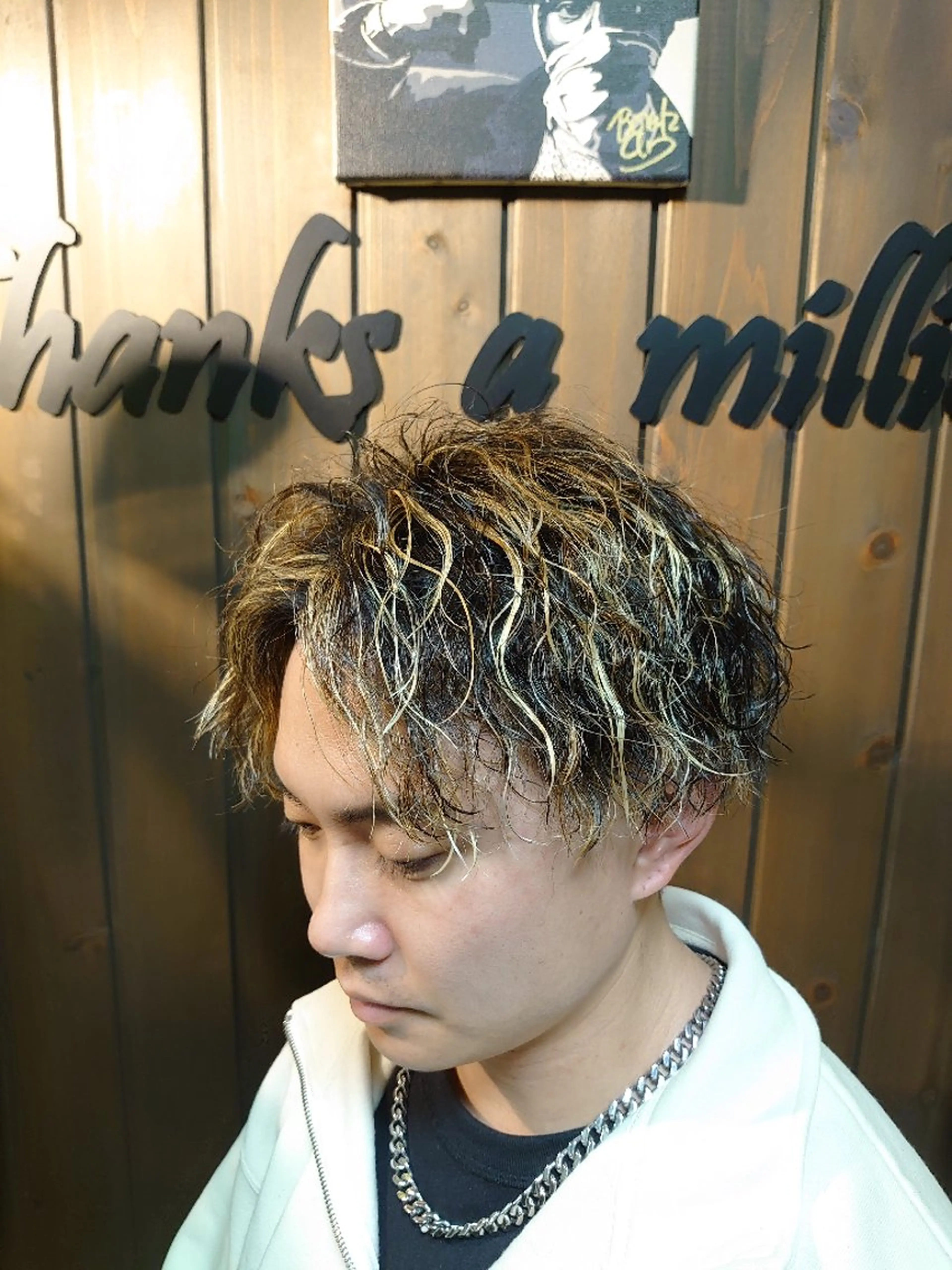 カラー ハイライトカラー カット サンフラット所属・岡林 選のヘアスタイル