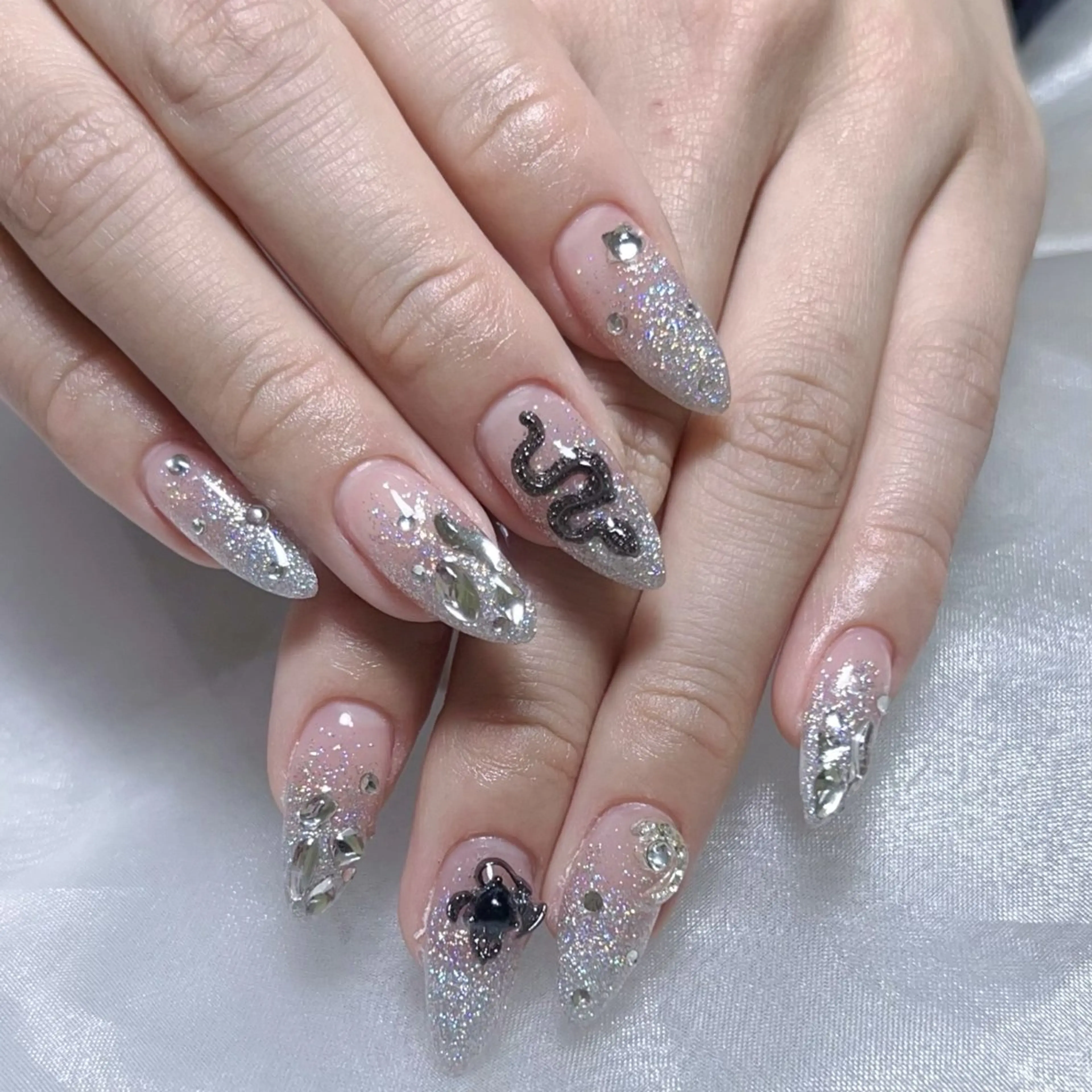 メンズ ネイル メンズ韓国風 アートネイル オーロラネイル ガーリー キラキラネイル ハンドネイル Nail salon 木にいるのネイルデザイン