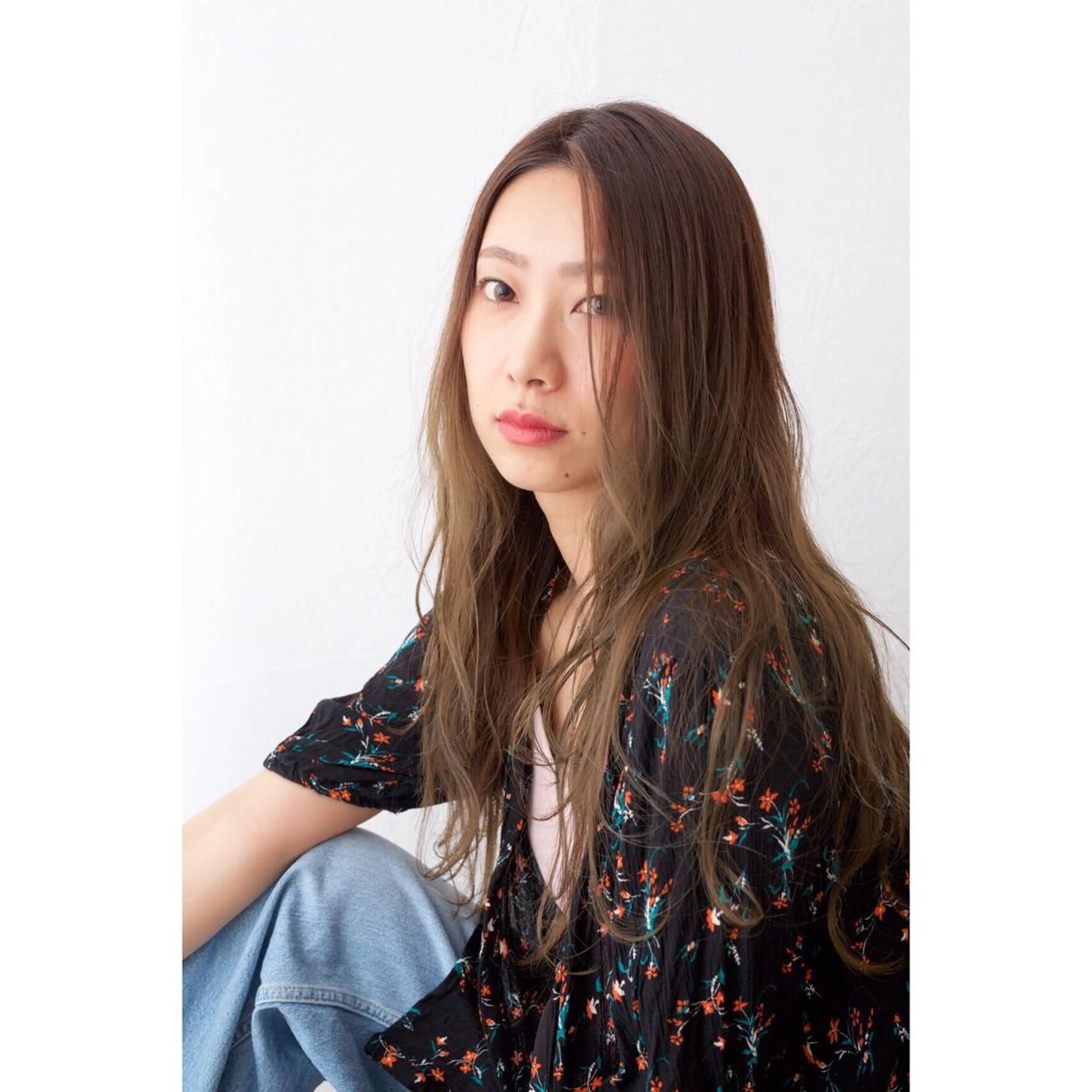 ロング カラー ベージュカラー オリーブベージュ カット ヘアカラー fio マナミのヘアスタイル