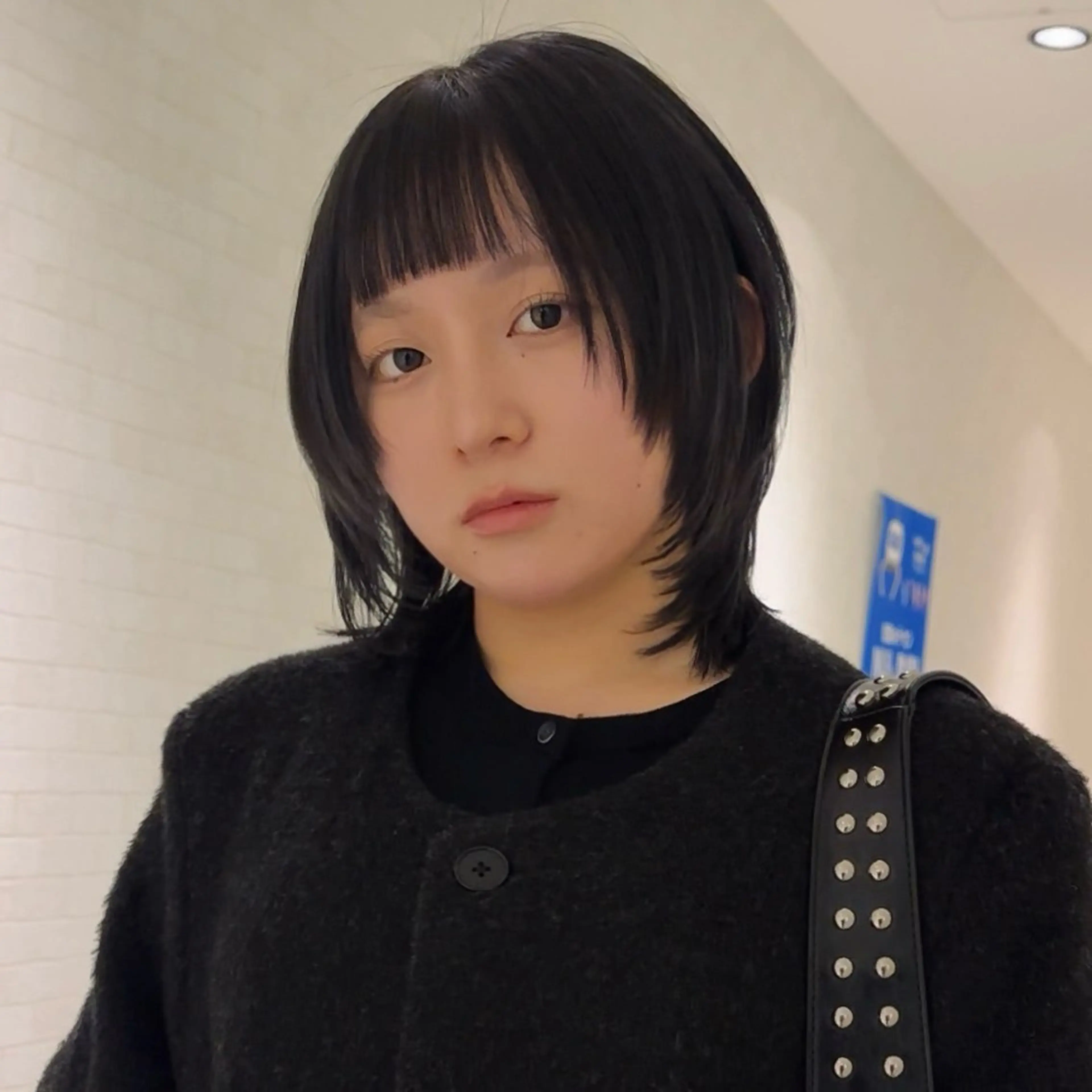 ミディアム 岸本 理希のヘアスタイル