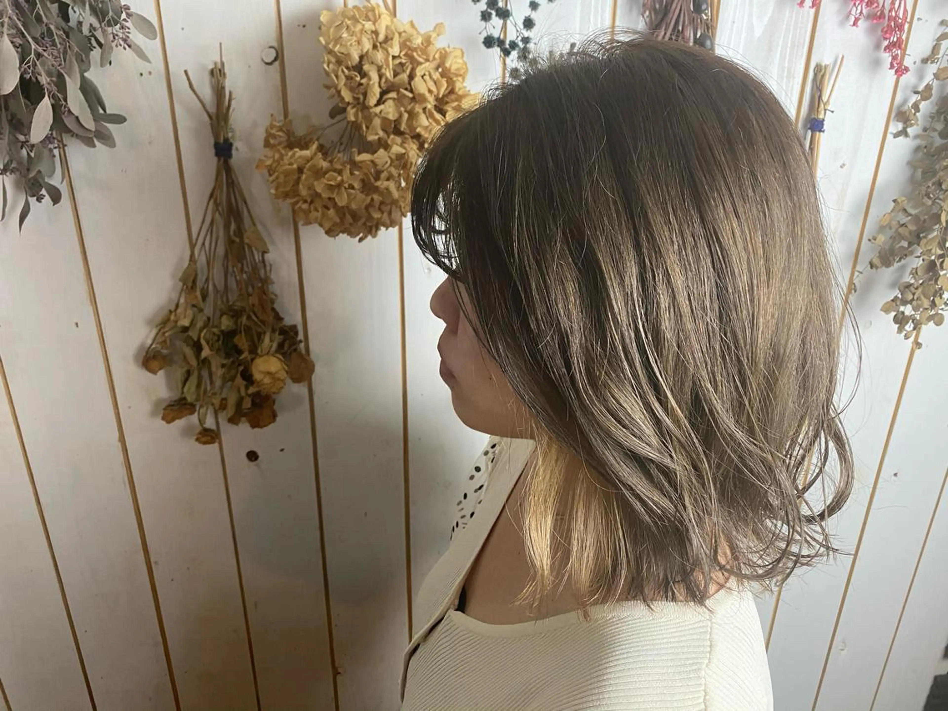 ミディアム カラー LILIS hair designのヘアスタイル