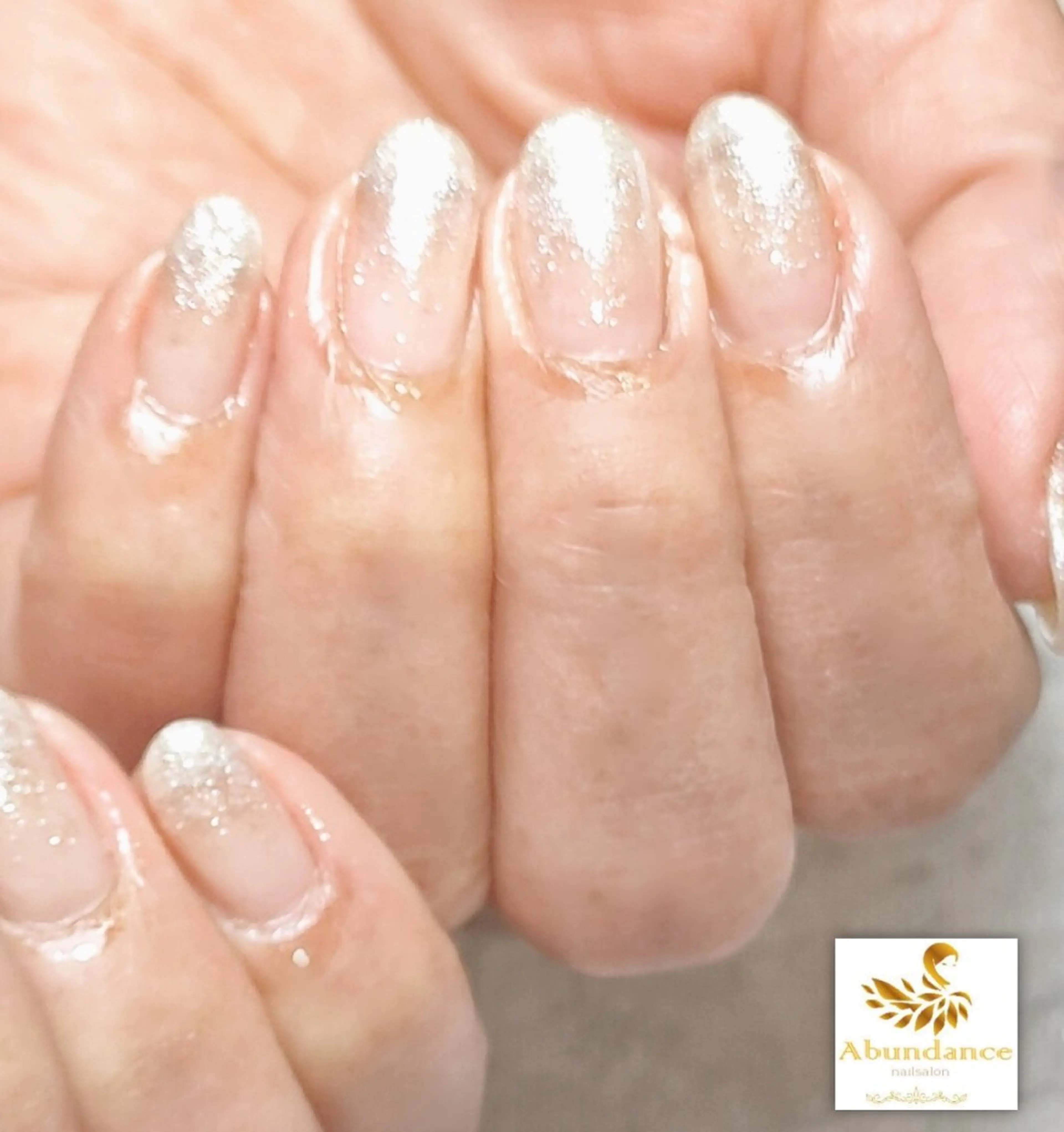 ネイル ラメ(グリッター) ラメグラデーション ホワイト ハンドネイル 完全予約制個室サロン Abundancesのネイルデザイン