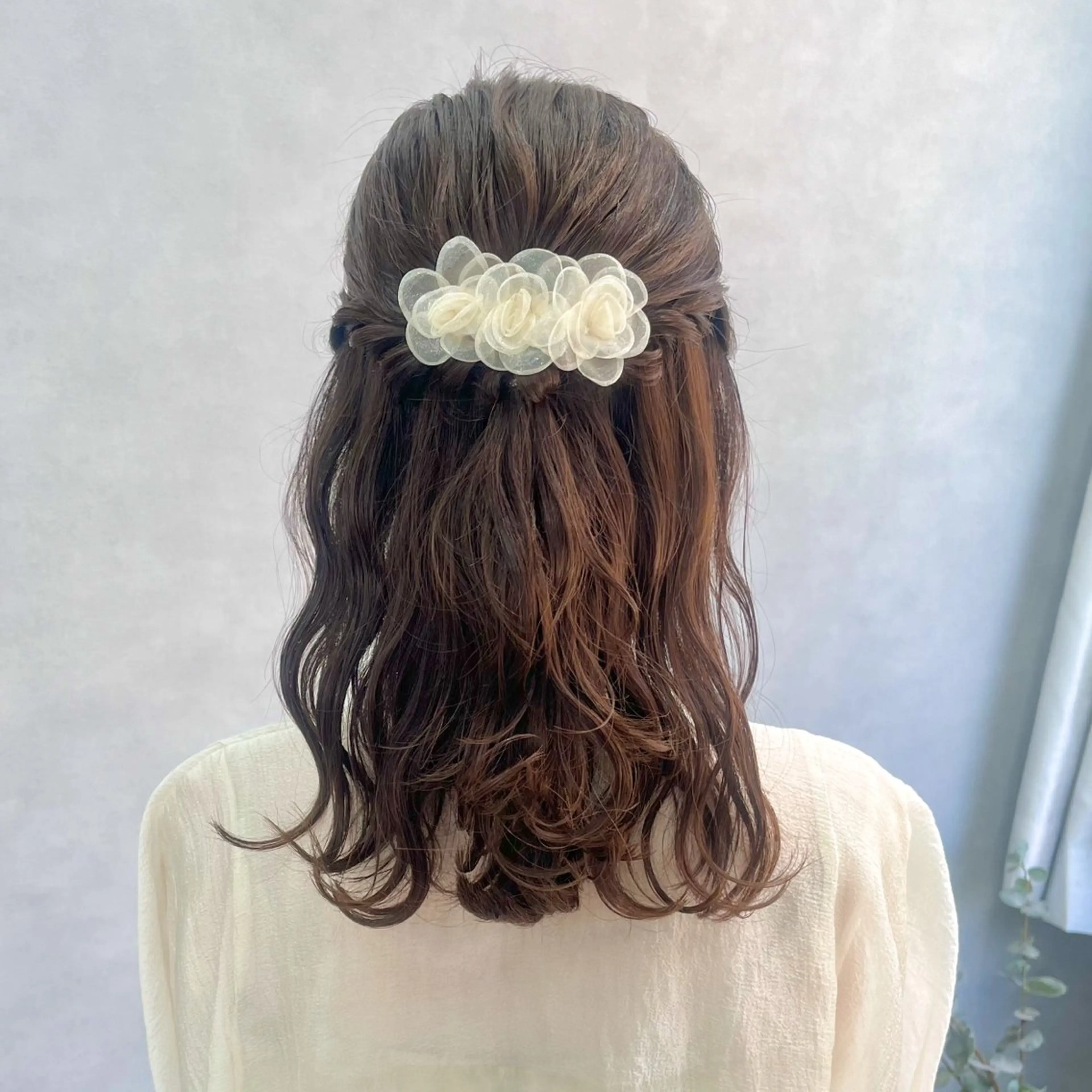 ミディアム ヘアアレンジ ハーフアップ ヘアセット 伊藤 玲衣のヘアスタイル