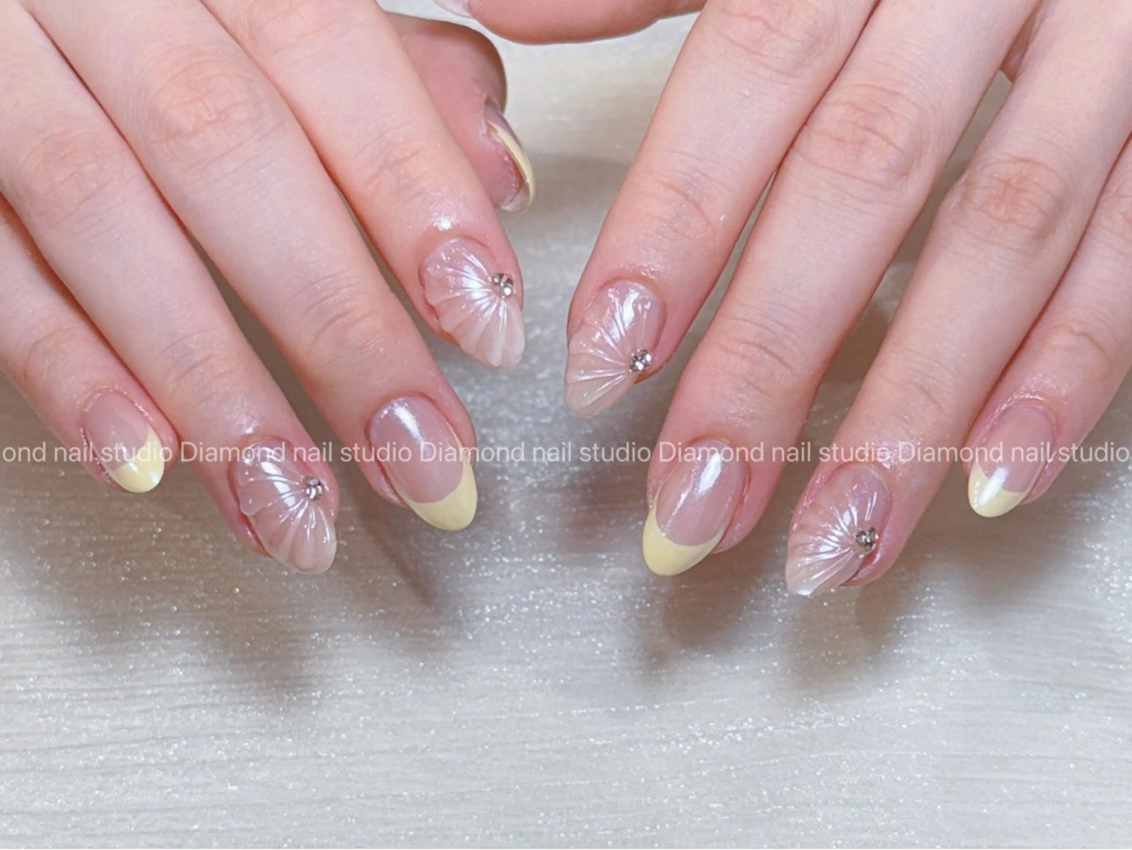 ネイル アートネイル オーロラネイル フラッシュネイル ガーリー キラキラネイル ハンドネイル Una NAILMANAMIのネイルデザイン