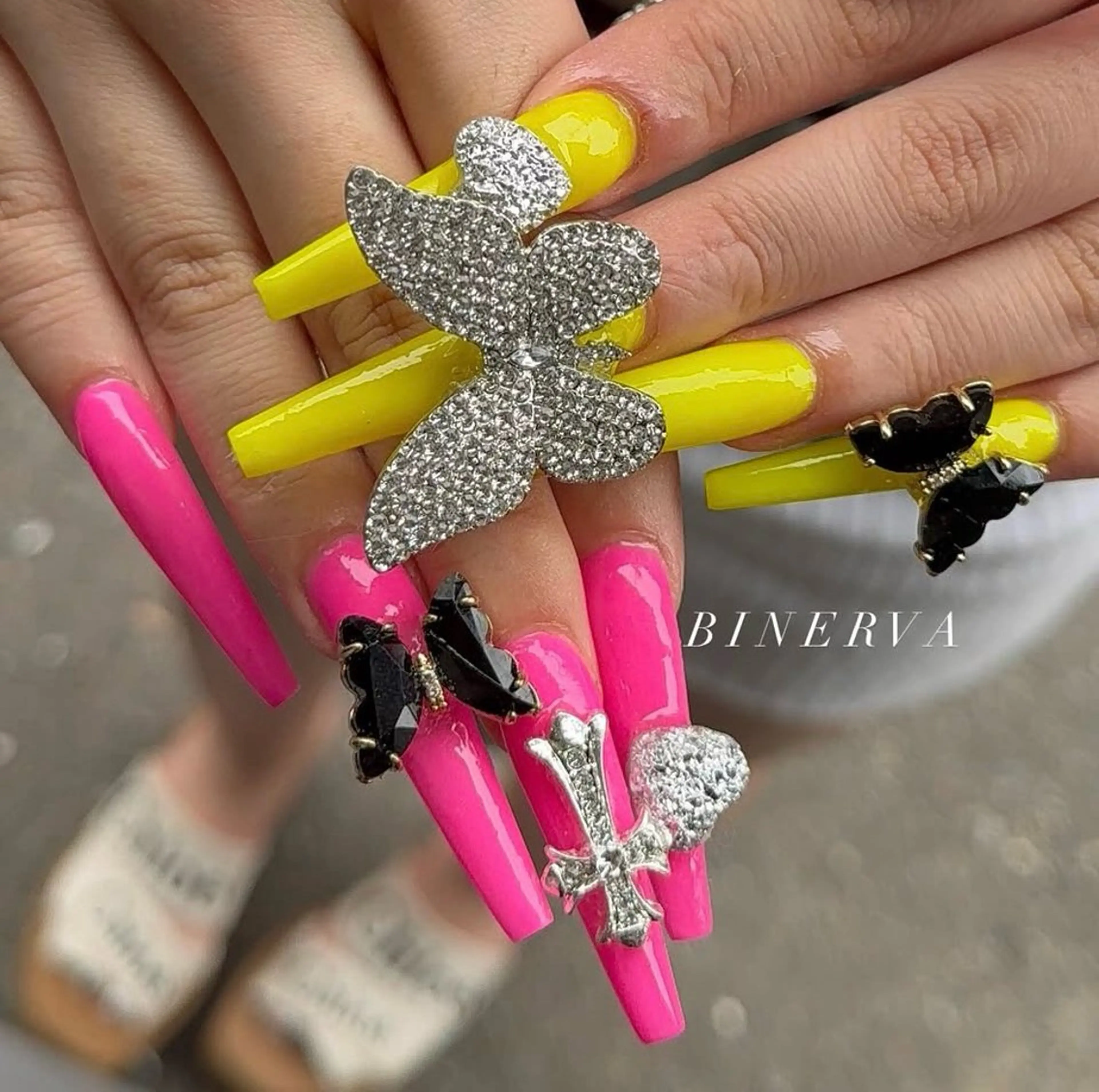 ロング ハンドネイル BINERVA nail salonのネイルデザイン