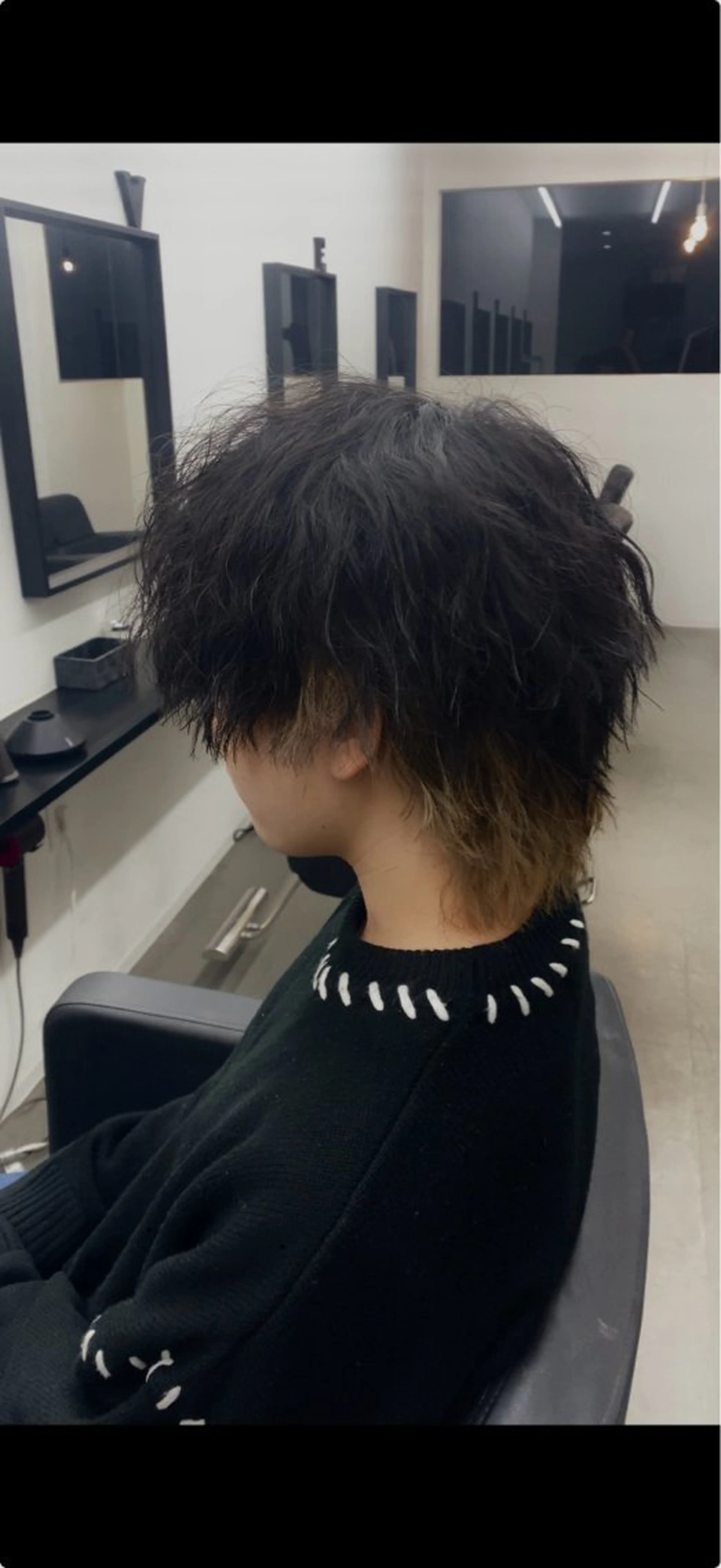 ミディアム カラー パーマ メンズ メンズインナーカラー マッシュウルフ マッシュ メンズウルフカット インナーカラー WAVE所属・西川 佑樹のヘアスタイル