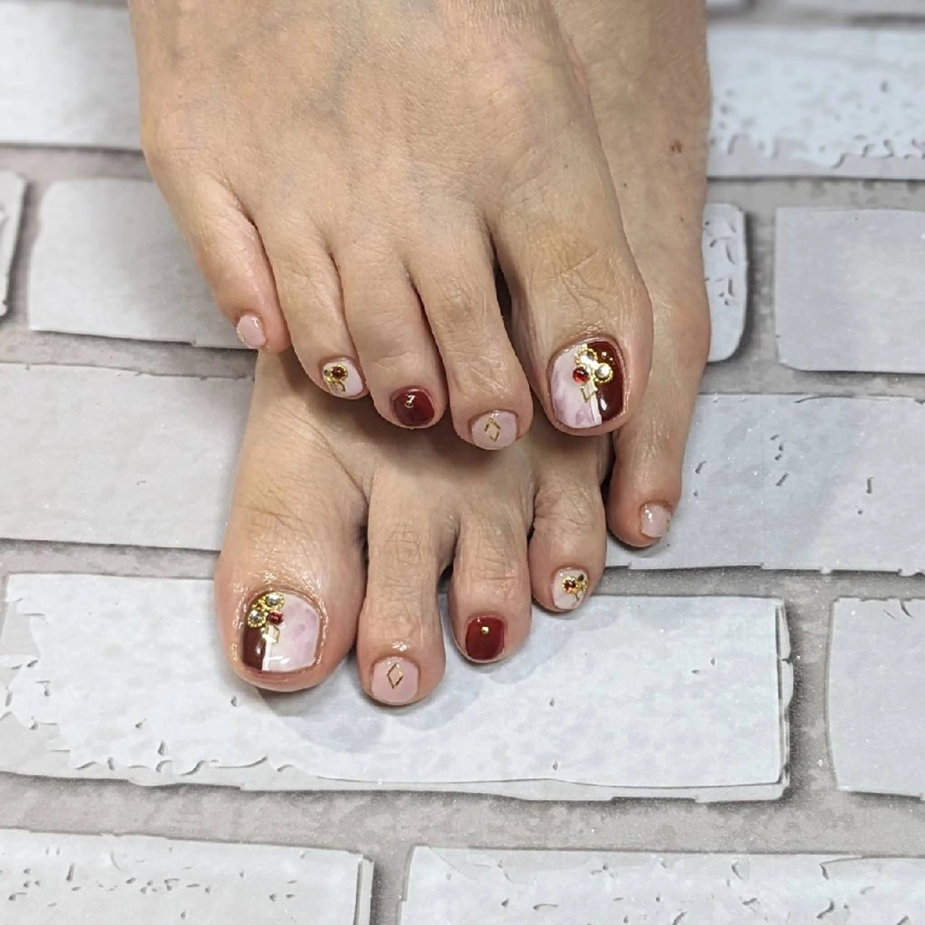 ネイル 冬ネイル クリスマス フットネイル ネイルサロンベルティ .keikoのネイルデザイン