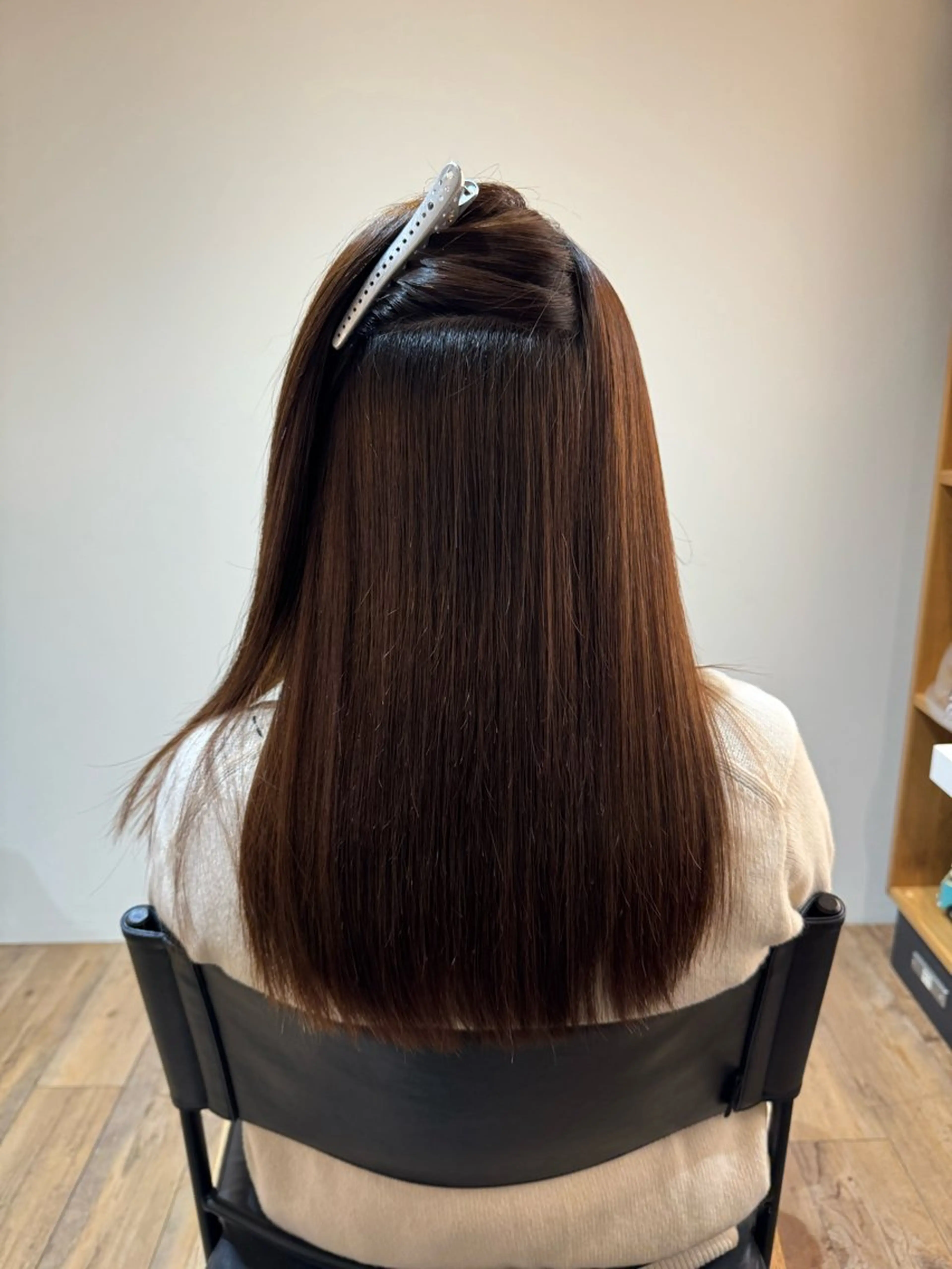 セミロング カット 縮毛矯正 トリートメント afloatkobe所属・美髪/髪質改善 川口凌弥のヘアスタイル