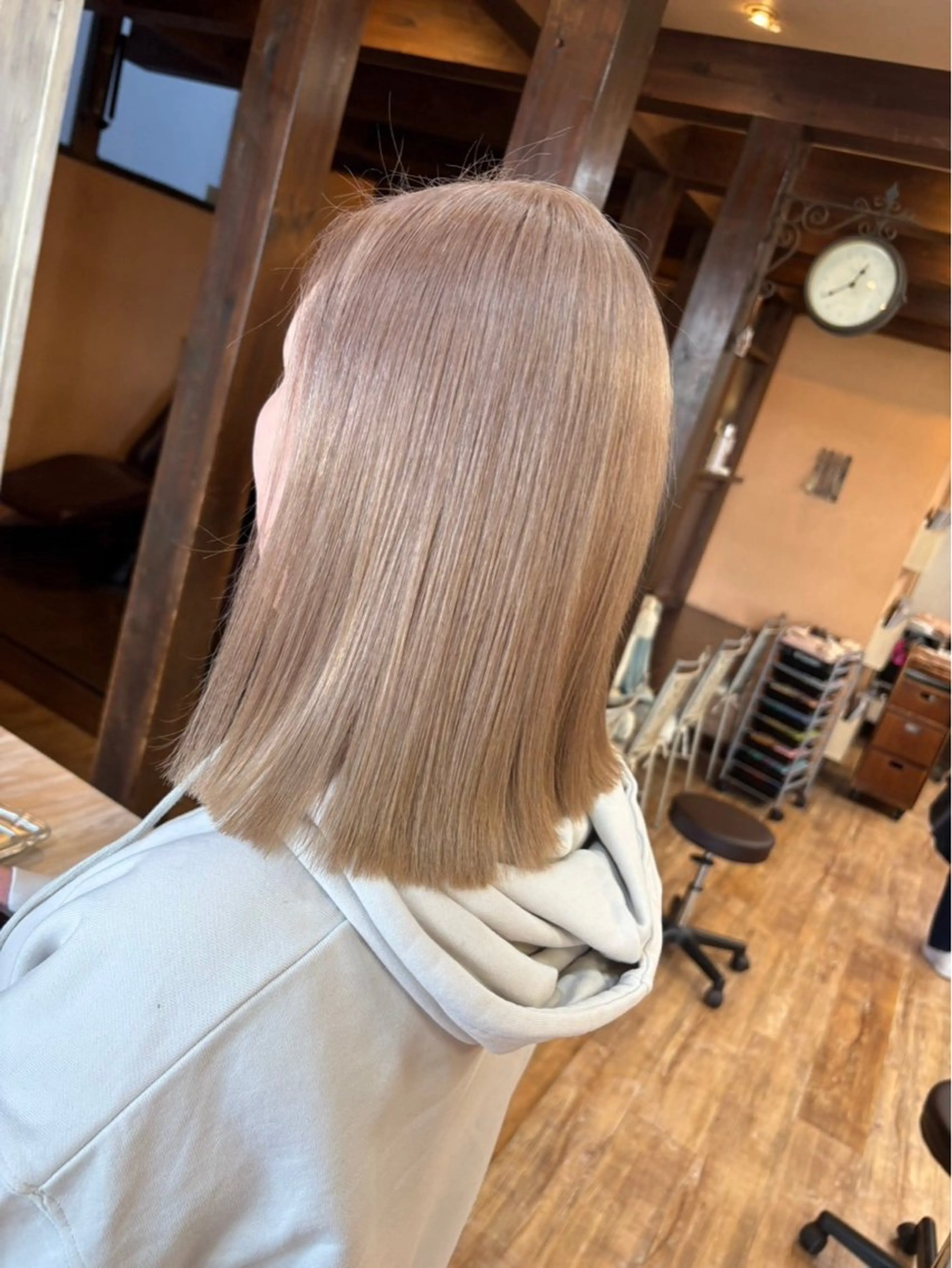 ミディアム カラー ヘアカラー ブリーチ🩵レイヤー Maho🐻‍❄️のヘアスタイル