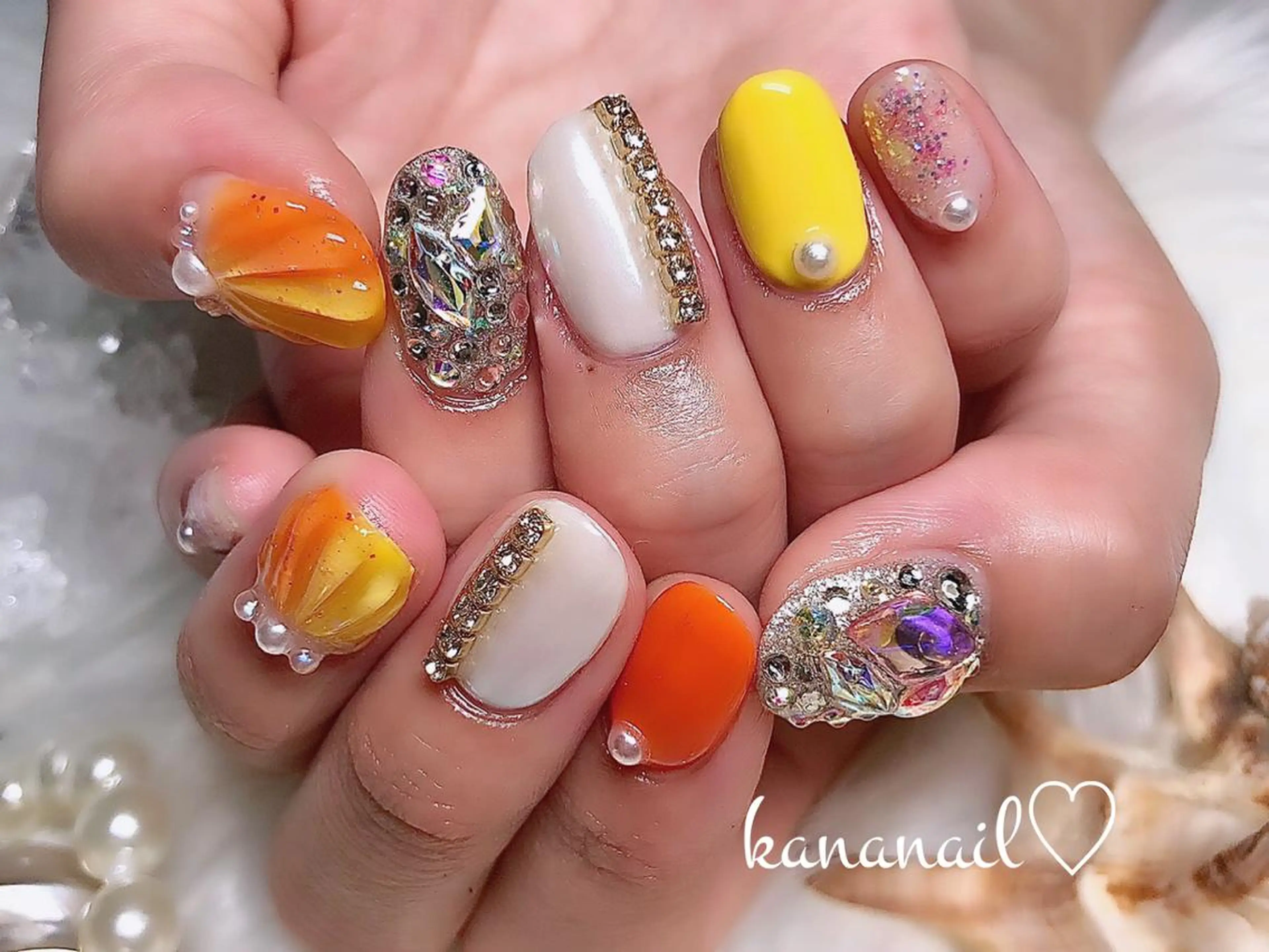 ネイル キラキラネイル ミディアムネイル ハンドネイル kananail ♡のネイルデザイン