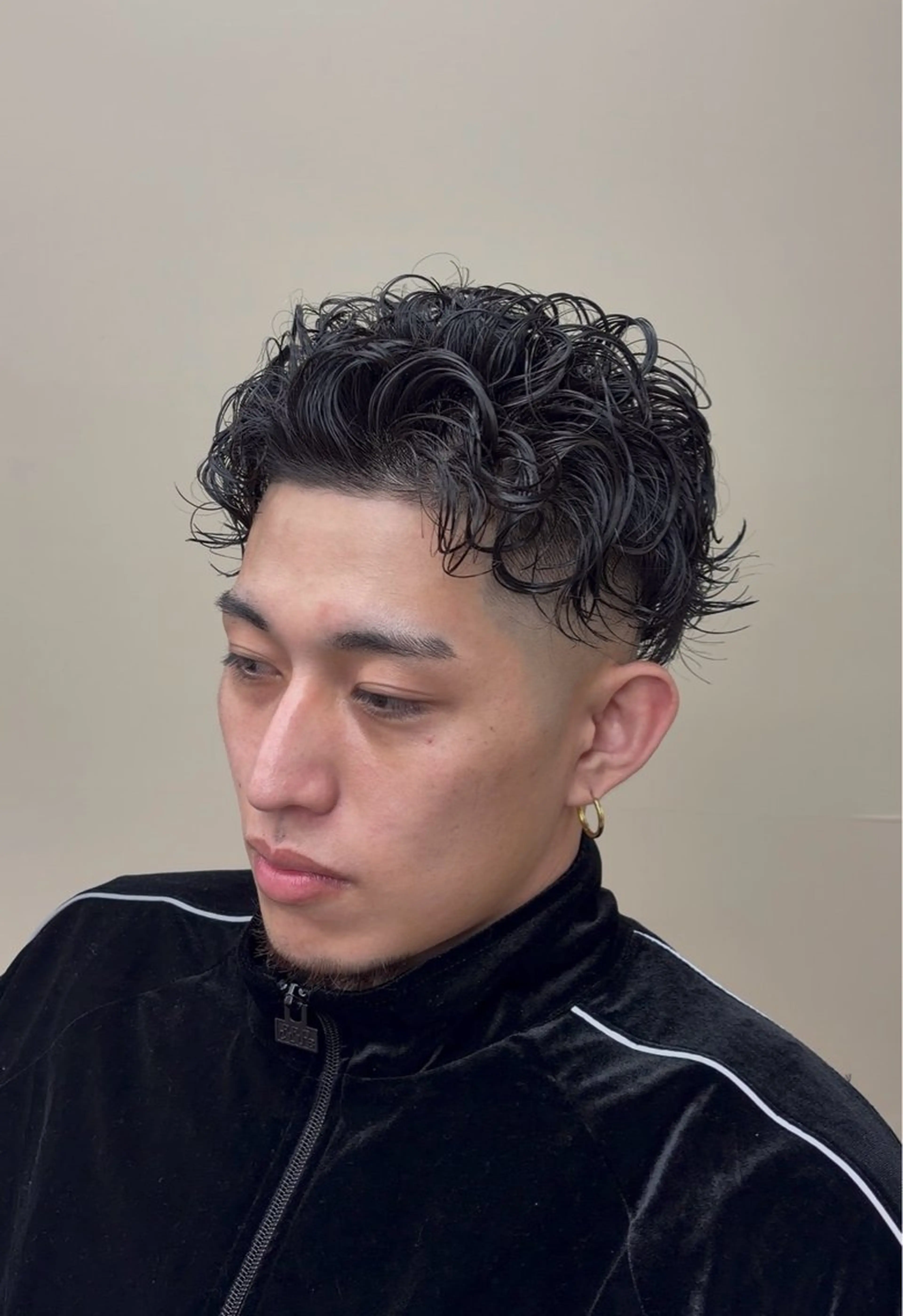 ミディアム パーマ メンズ ミディアムパーマ フェードカット メンズパーマ パーマ OAZO BARBER所属・似合わせパーマ🌀 リュウノスケのヘアスタイル