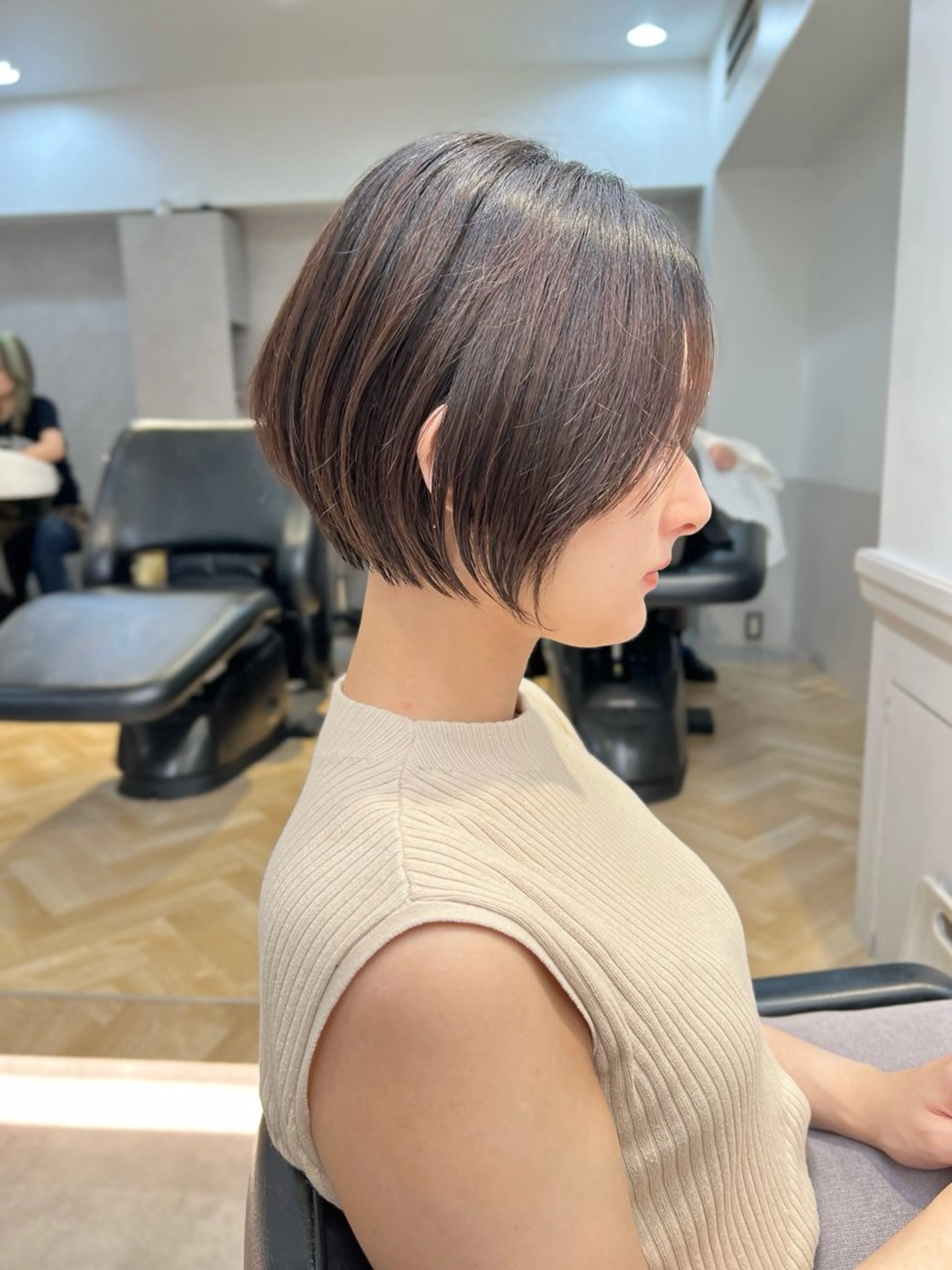 20代後半​〜​30代限定！ショートカット+トリートメント(仕上がりのもみあげの長さがリップ下)の写真