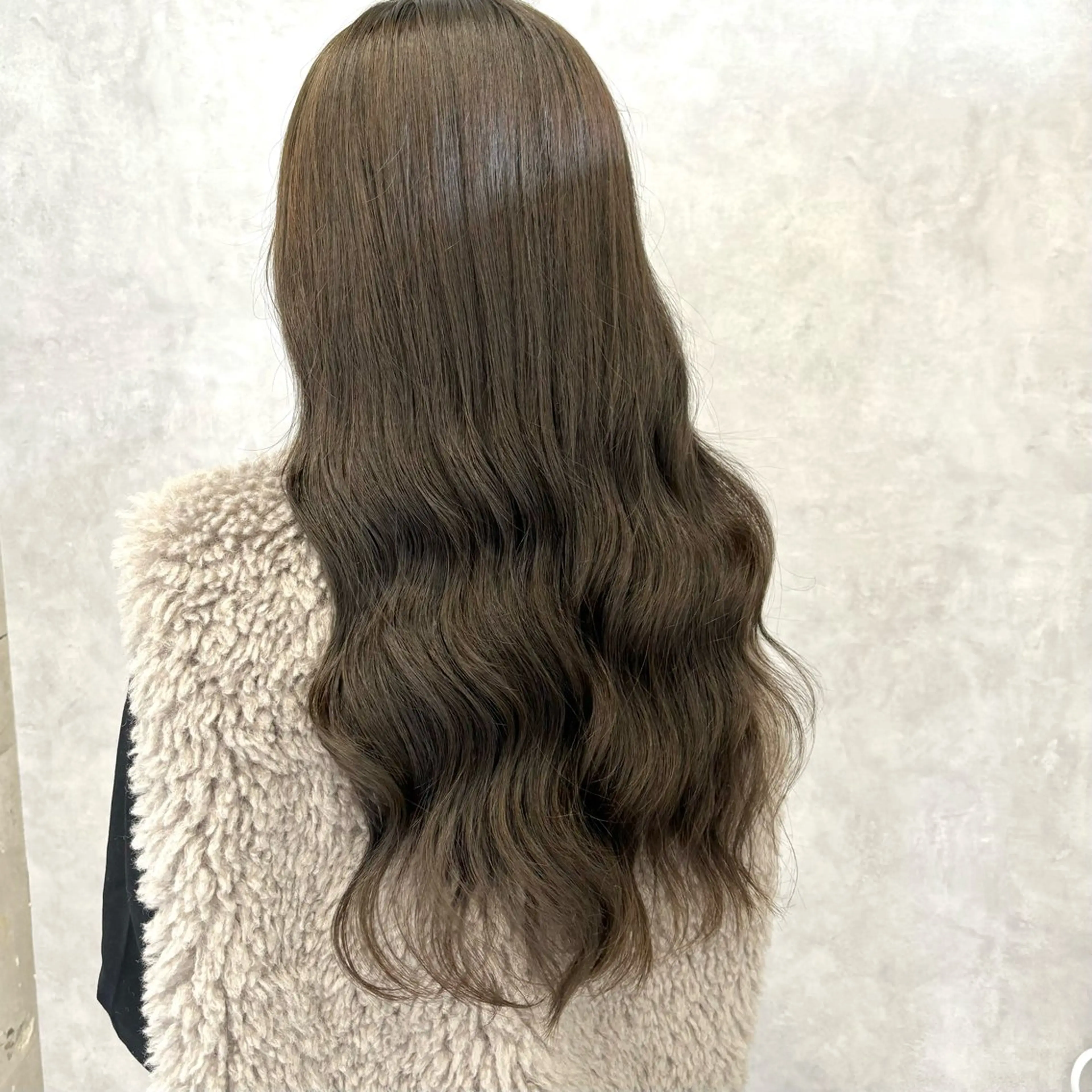 ロング カラー カット ヘアカラー NUMBER_ ユイナのヘアスタイル