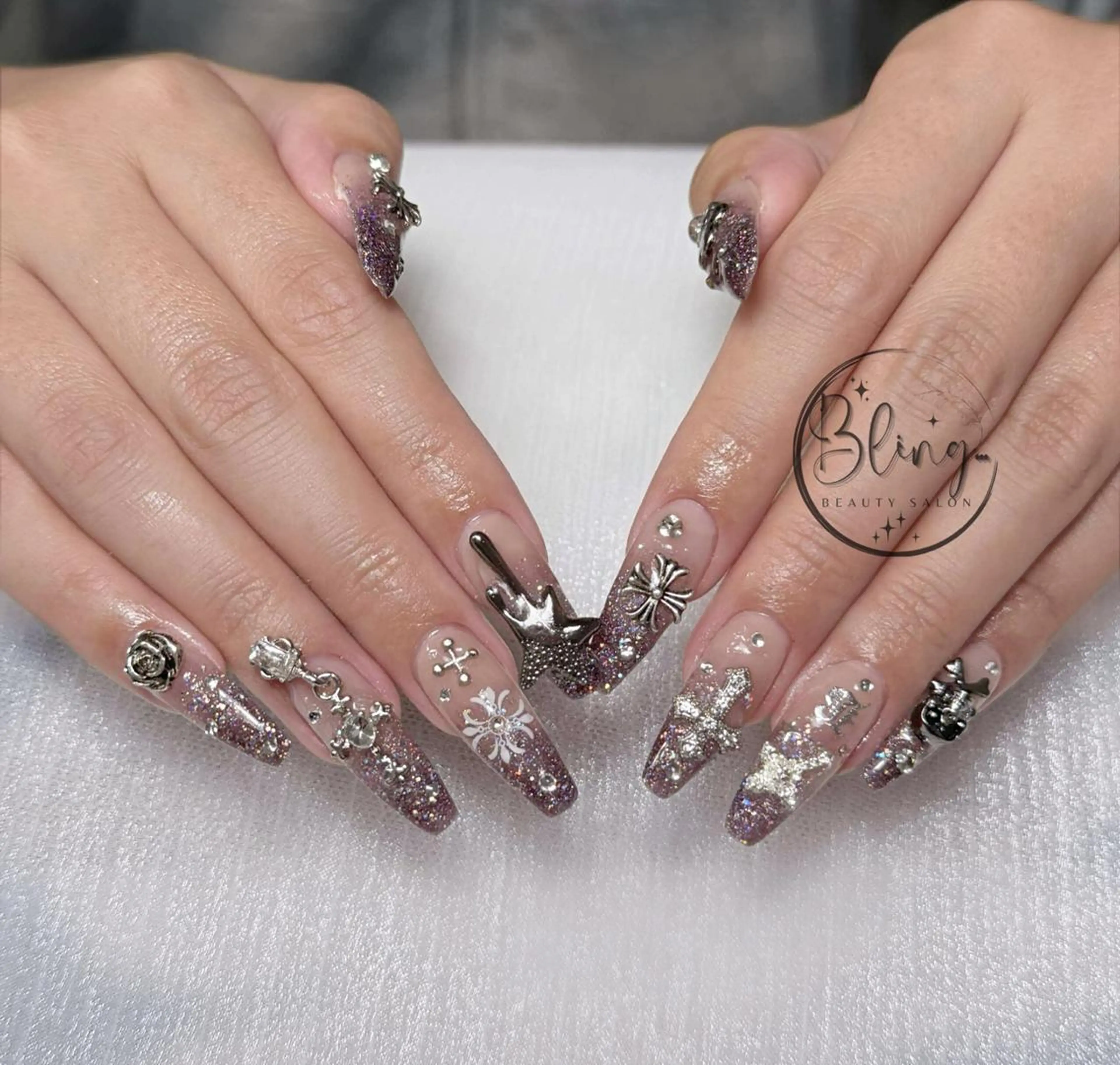 ロング カラー ベージュカラー グラデーションカラー ピンクカラー 韓国風ヘア ハンドネイル Bling Salonのネイルデザイン