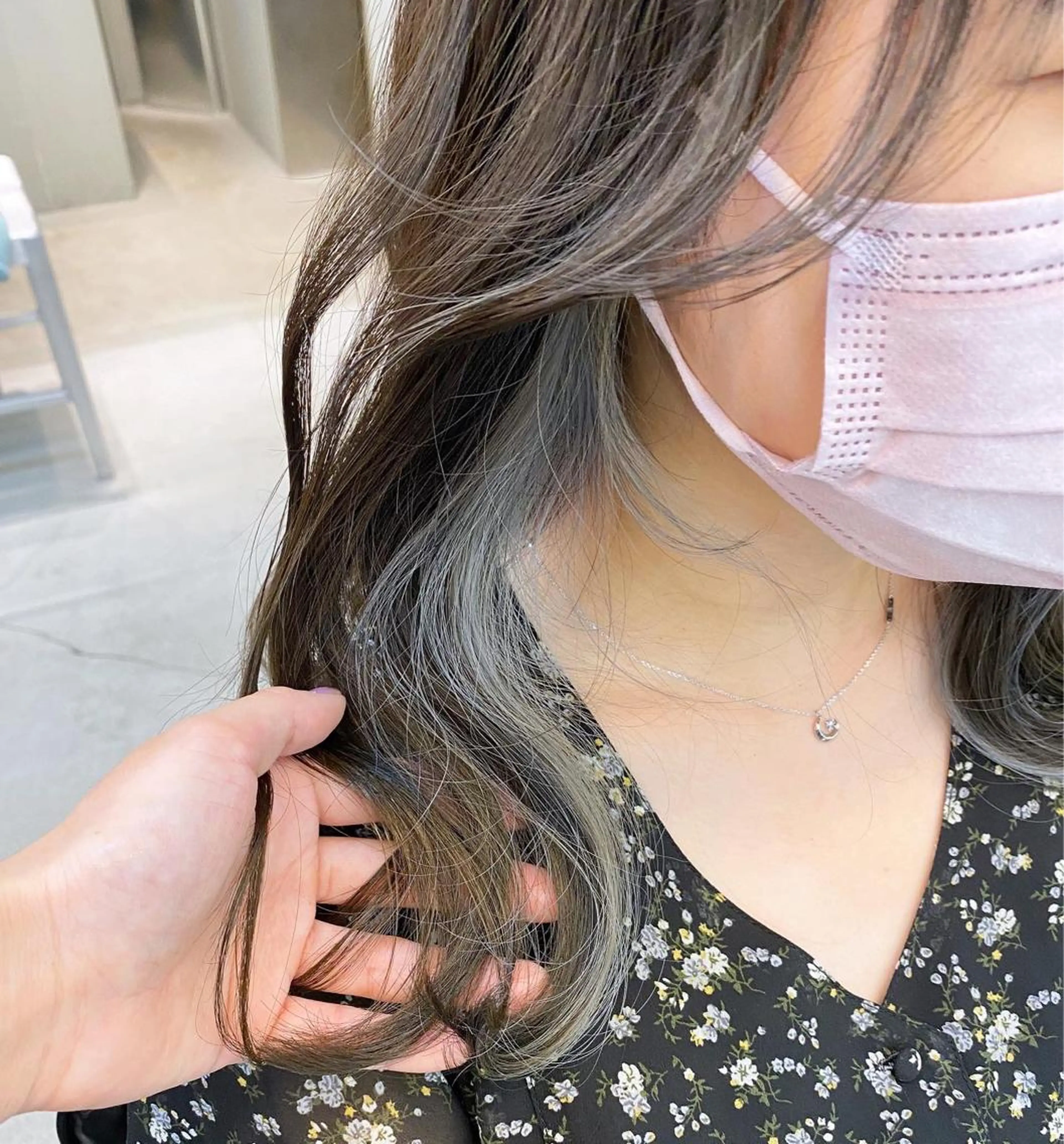 ミディアム カラー 岡野 静華のヘアスタイル