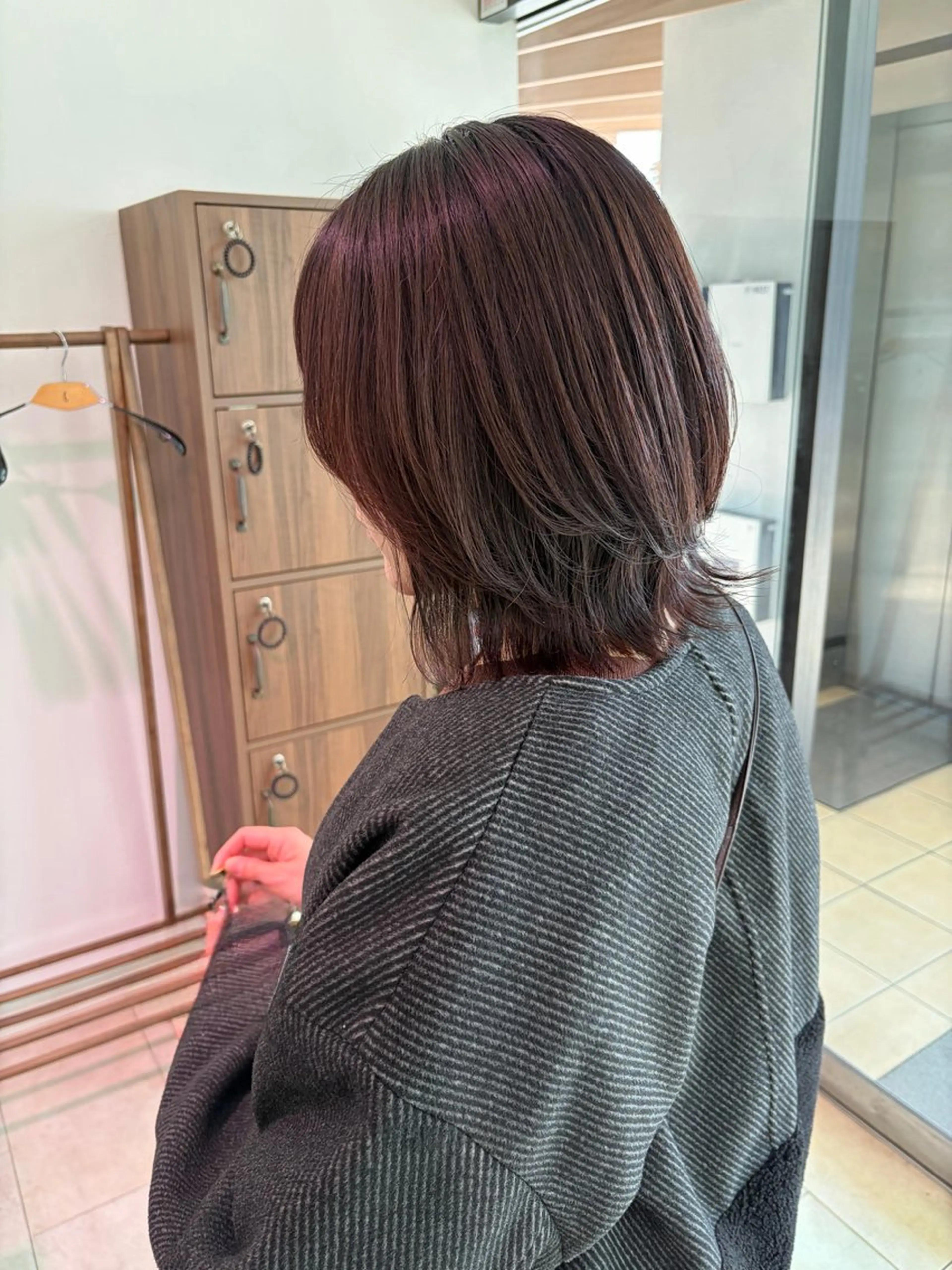 ミディアム カラー 小椋 亜未のヘアスタイル