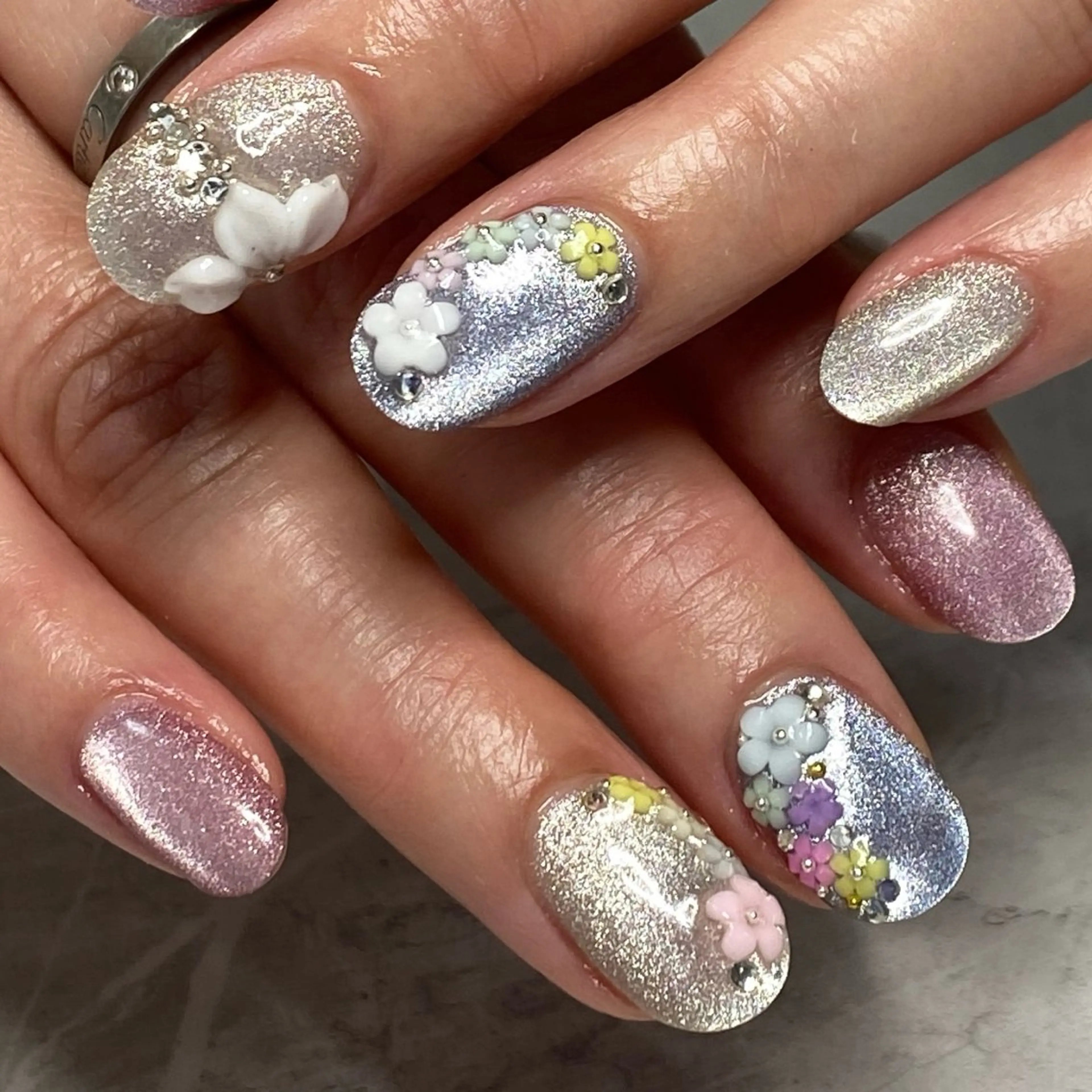 ネイル フラワーネイル キラキラネイル ラメ(グリッター) ✨AiNail💅 ✨高幡不動NEW ✨のネイルデザイン