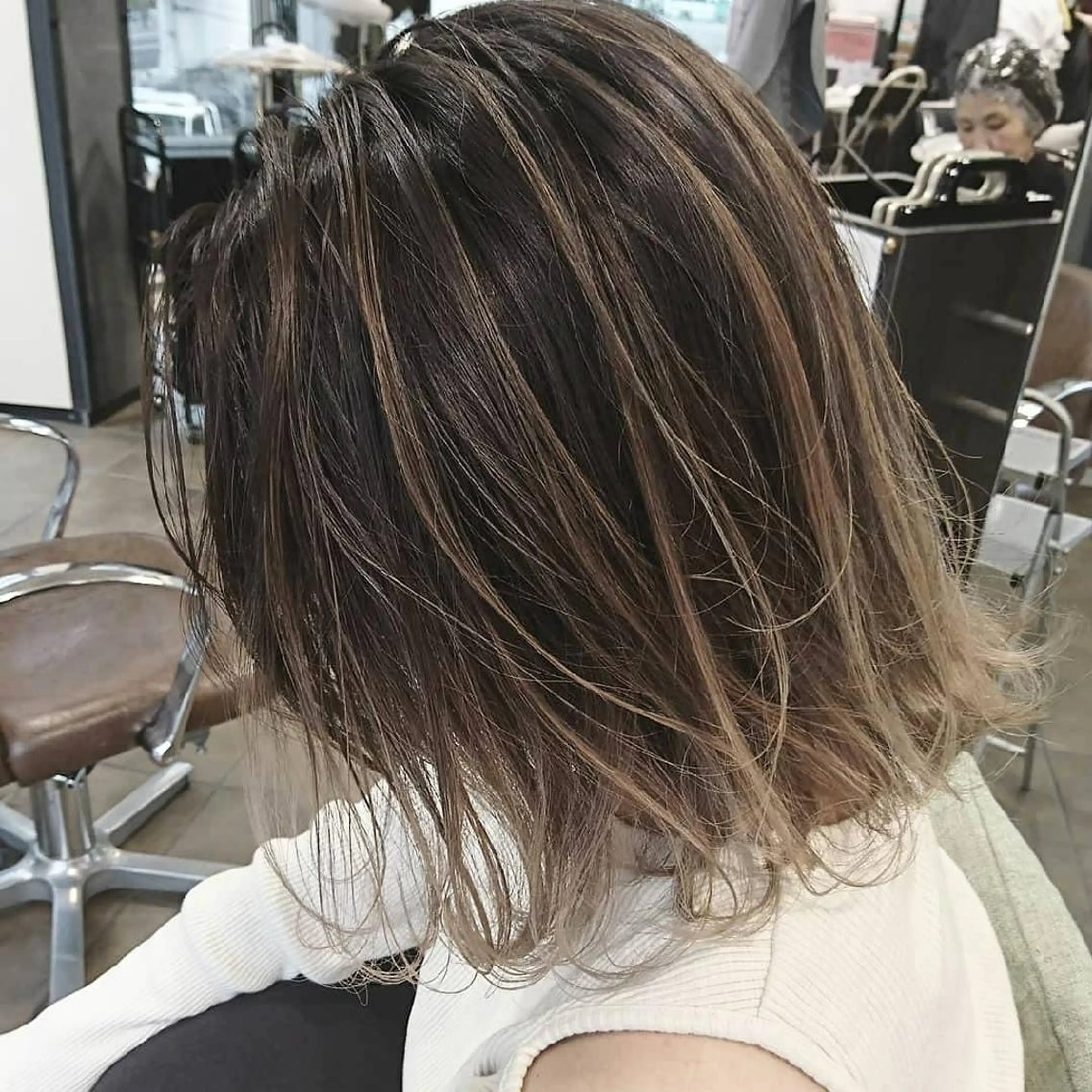 ショート Luisハイライト　 喜連瓜破、髪質改善のヘアスタイル