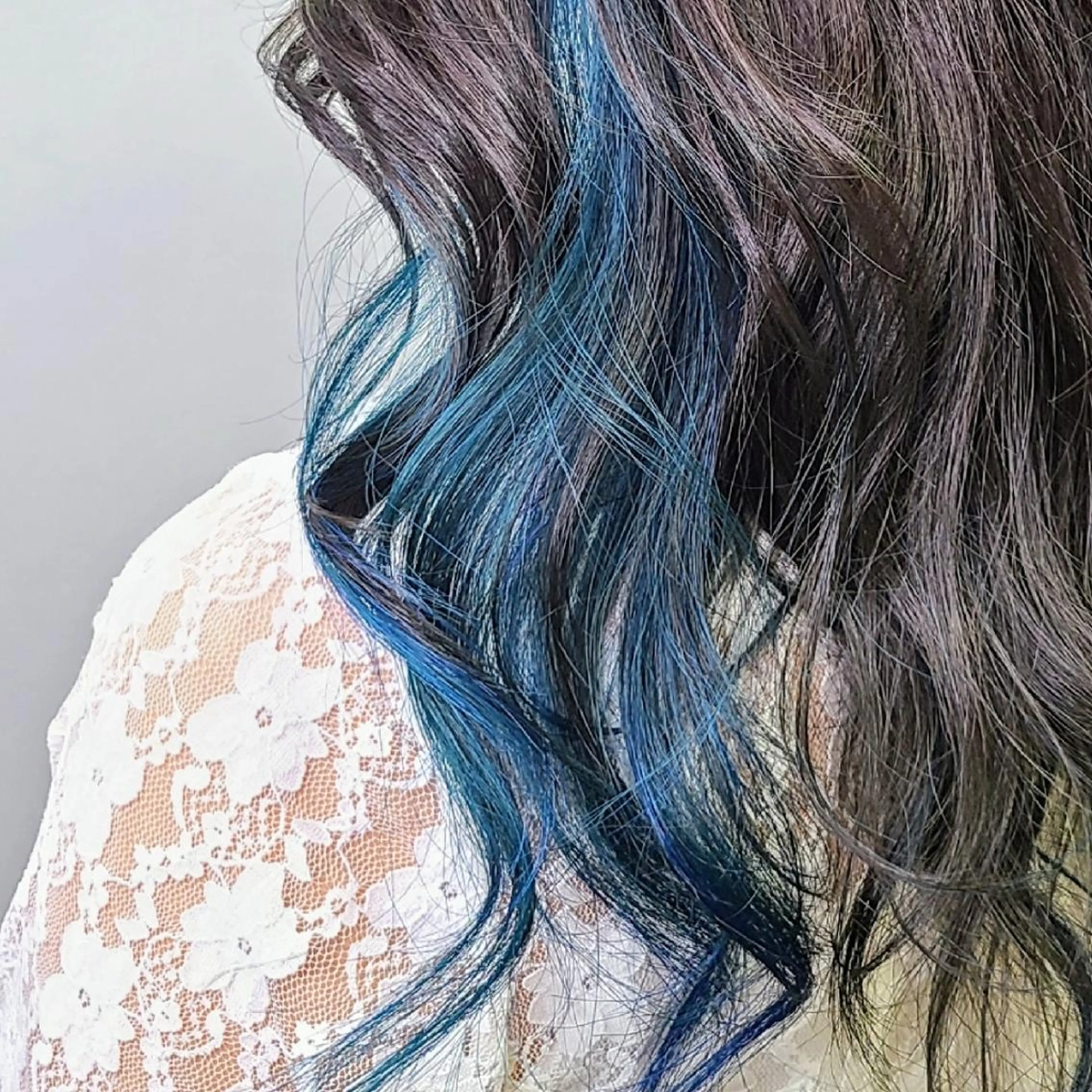 ミディアム カラー ブルーカラー インナーカラー グラデ❣️インナー 派手髪Fumiyoのヘアスタイル