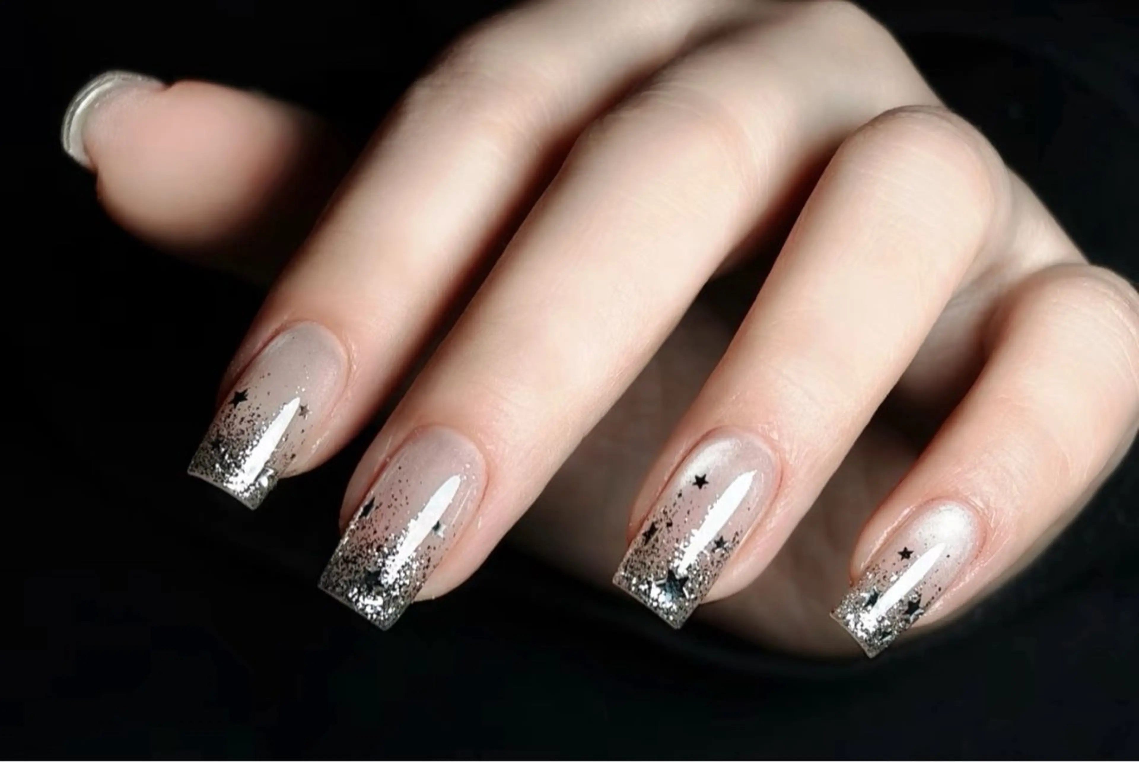ネイル ラメ(グリッター) シルバー シンプルネイル ハンドネイル キイ サロンのネイルデザイン