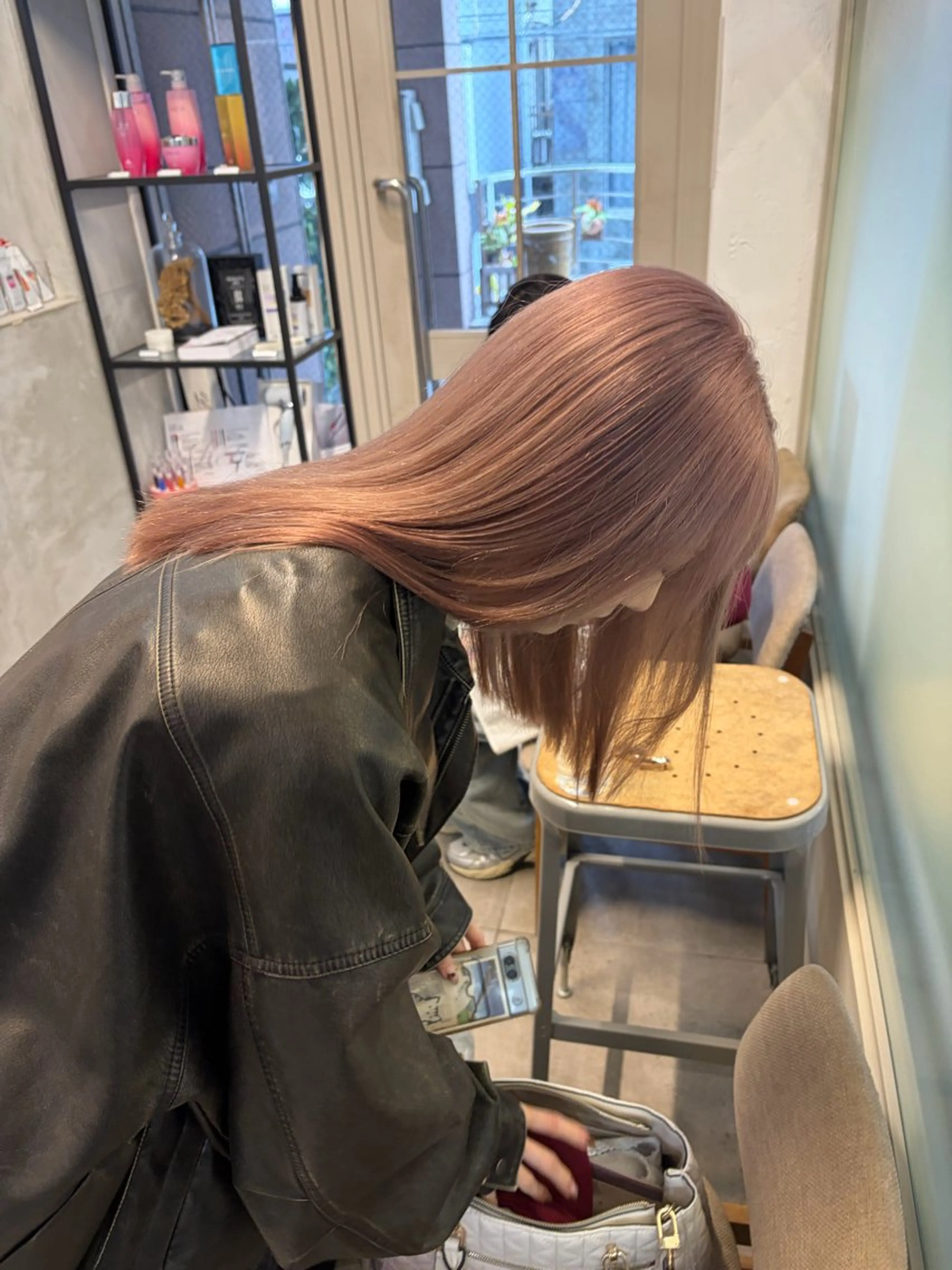 セミロング カラー ミルクティー× グレージュMOMOのヘアスタイル