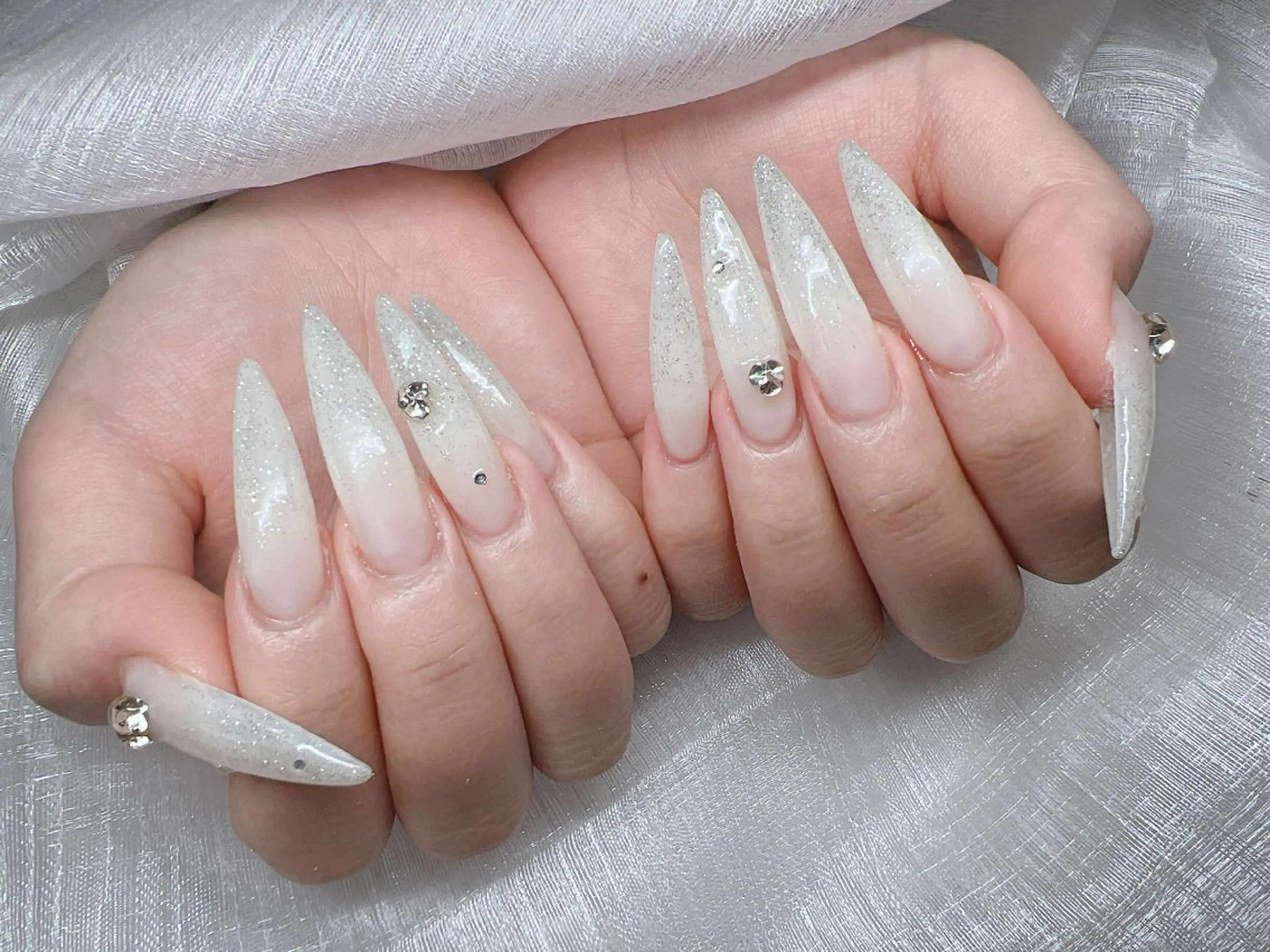 ネイル 長さ出し グラデーション 卒業式 キラキラネイル マグネットネイル ハンドネイル Lee Nailsのネイルデザイン