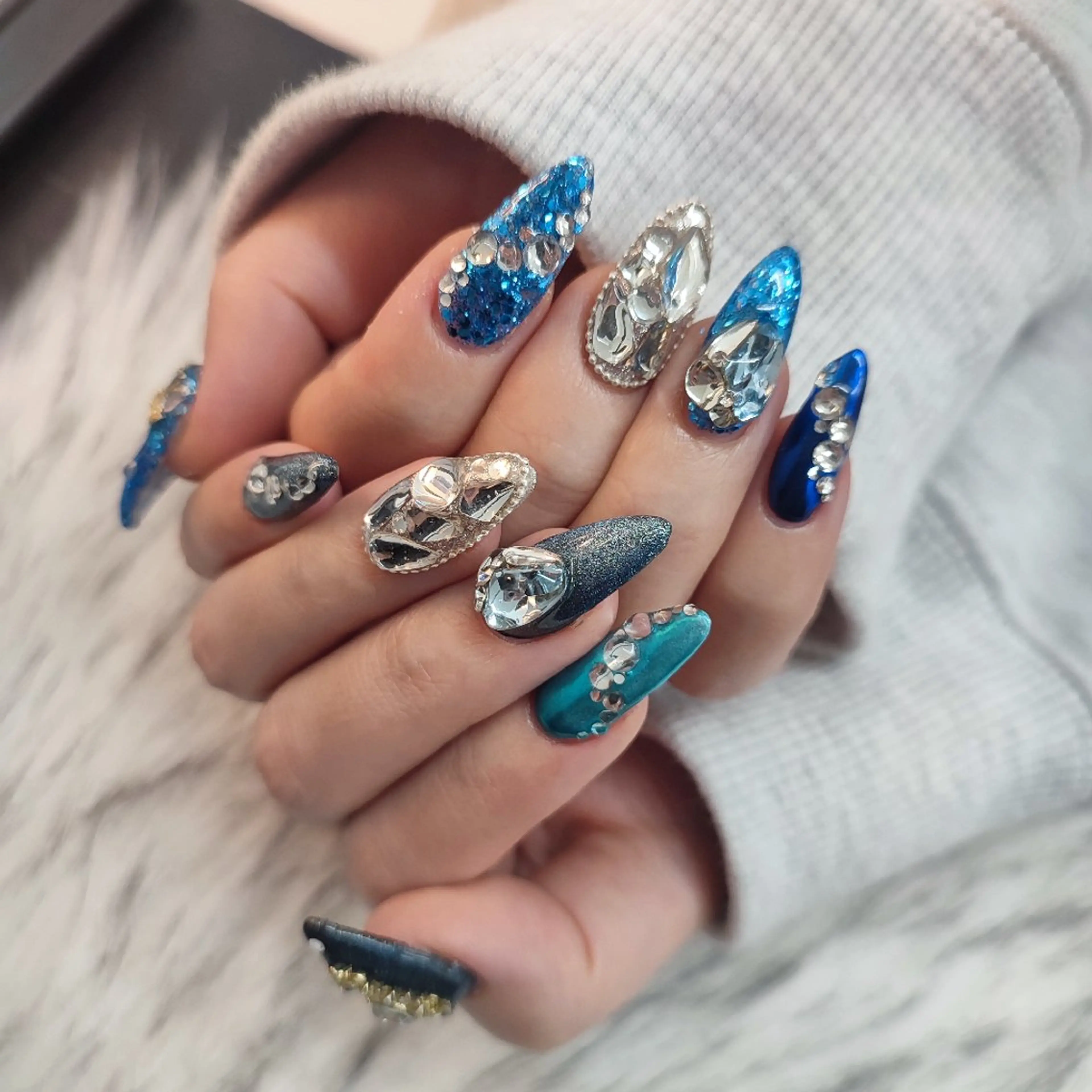 ネイル ハンドネイル RUNWAY 　　の眉毛・アイブロウイメージ