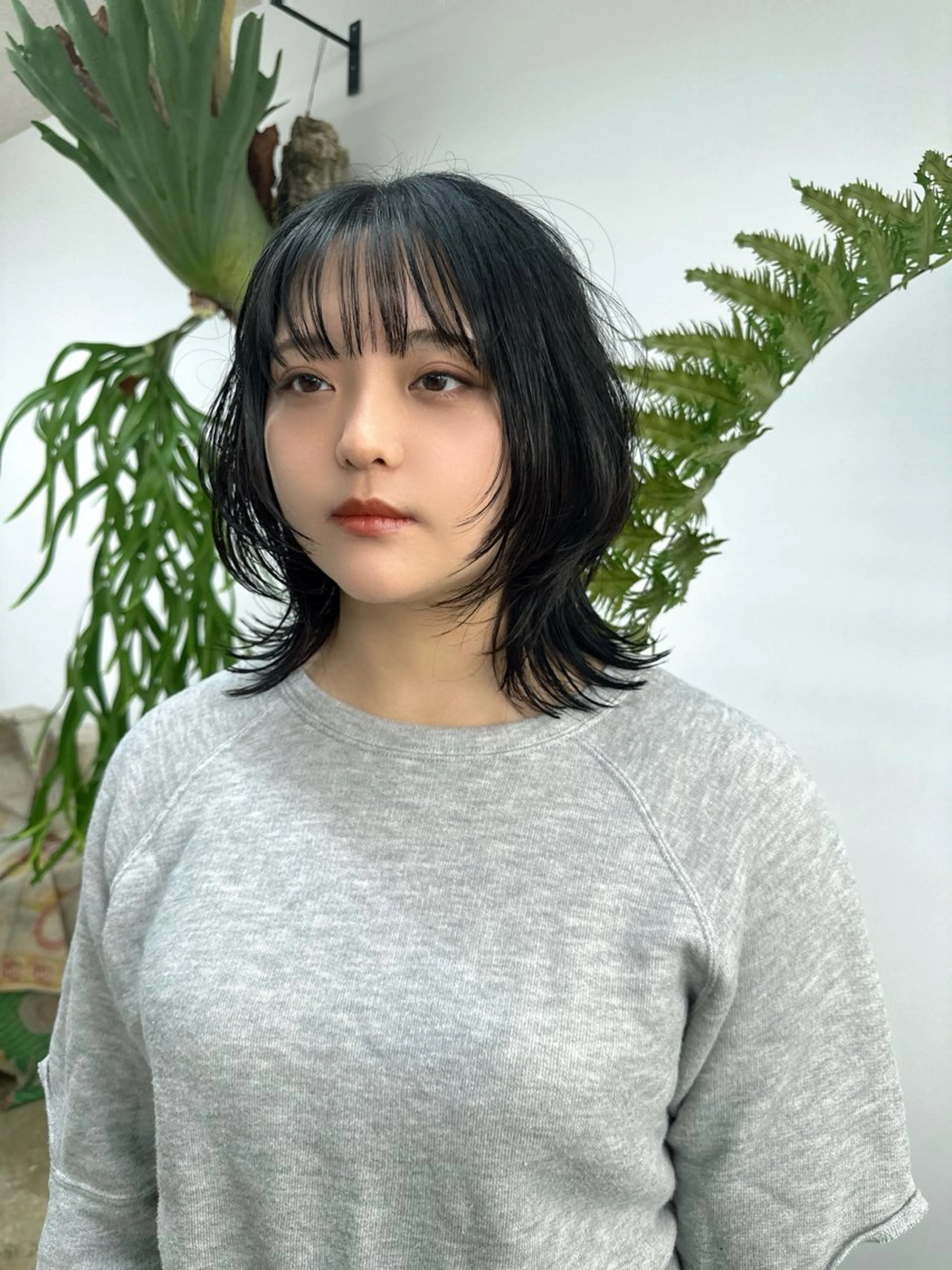 ミディアム カラー 顔周りカット レイヤーカット ウルフカット カット ヘアカラー トリートメント 小野江 祐李のヘアスタイル