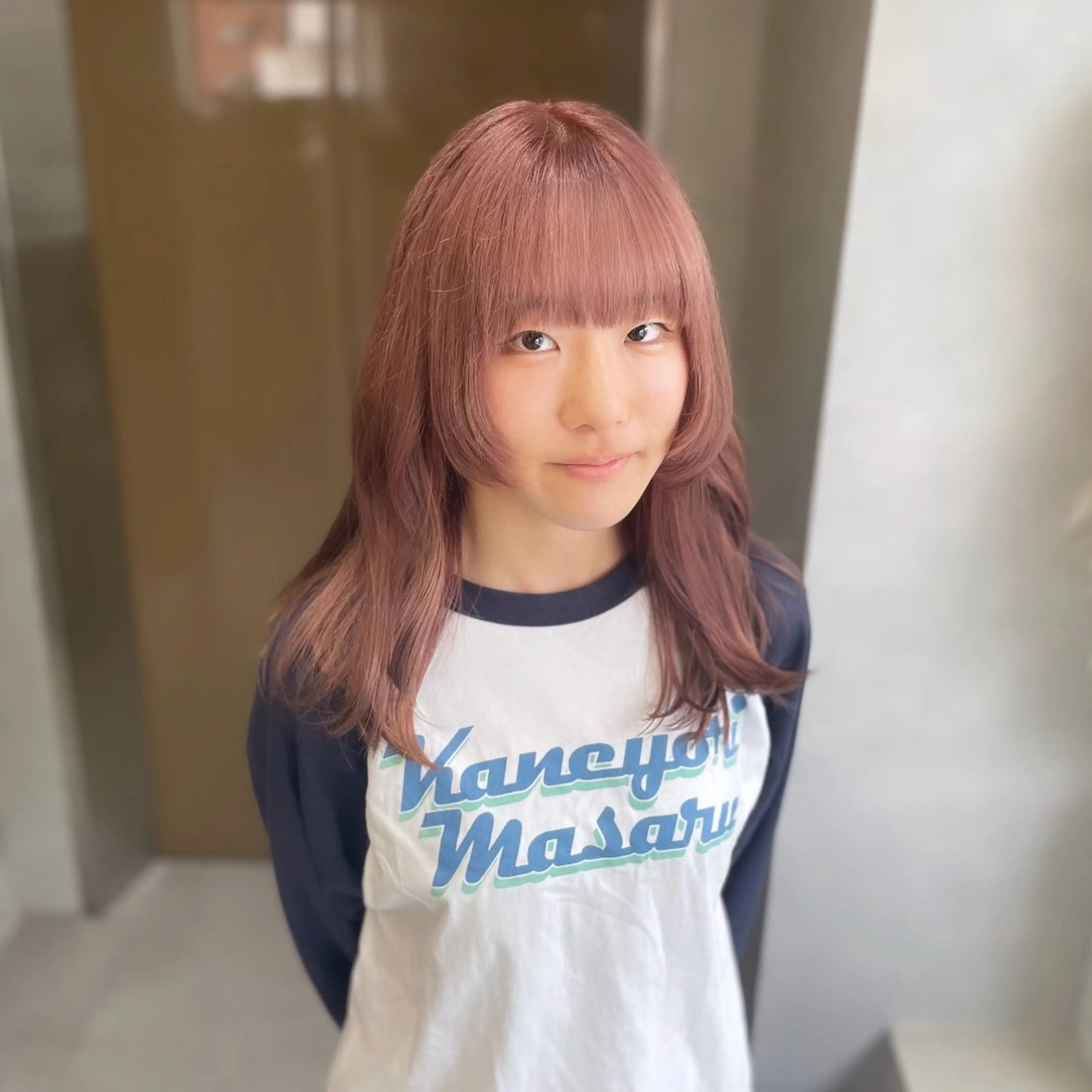 ミディアム カラー ベージュカラー ブリーチ ピンクカラー ピンクベージュ ヘアカラー Rui/透明感カラー 暖色/レイヤーカットのヘアスタイル