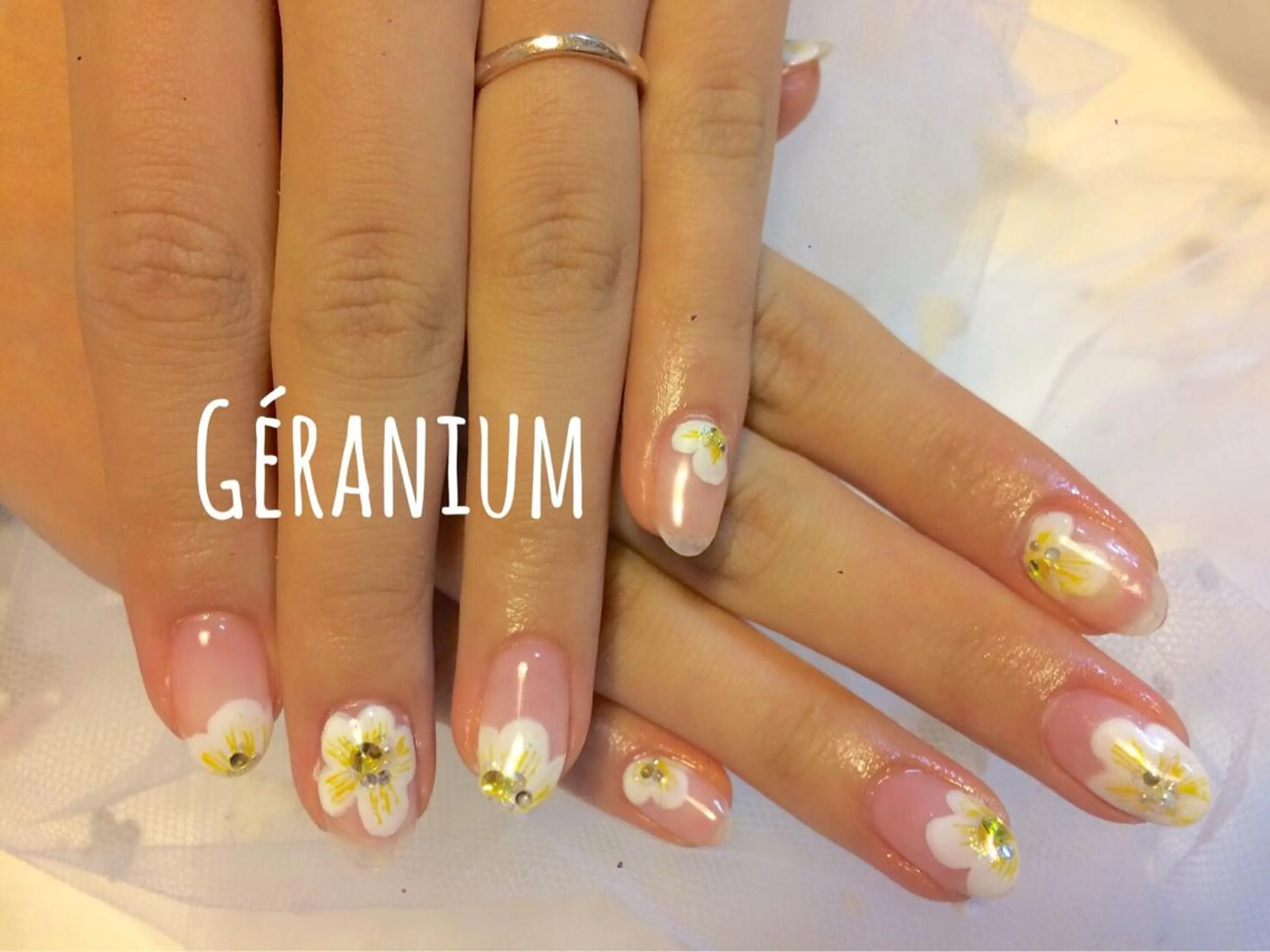 ネイル フラワーネイル GéRanium Harukaのネイルデザイン