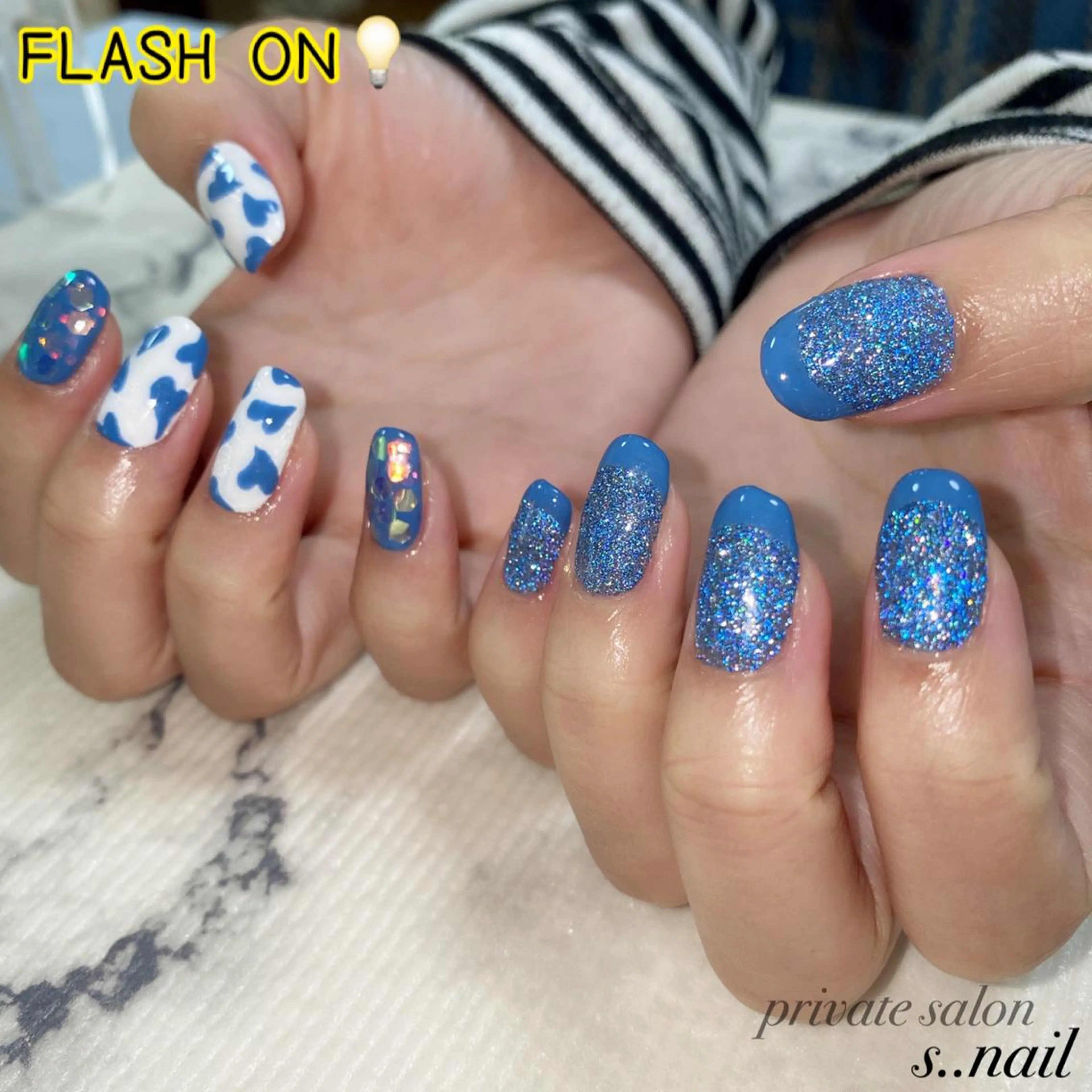 ネイル ブルー フラッシュネイル ラメ(グリッター) ハンドネイル フットネイル s..nail / MORITAのネイルデザイン