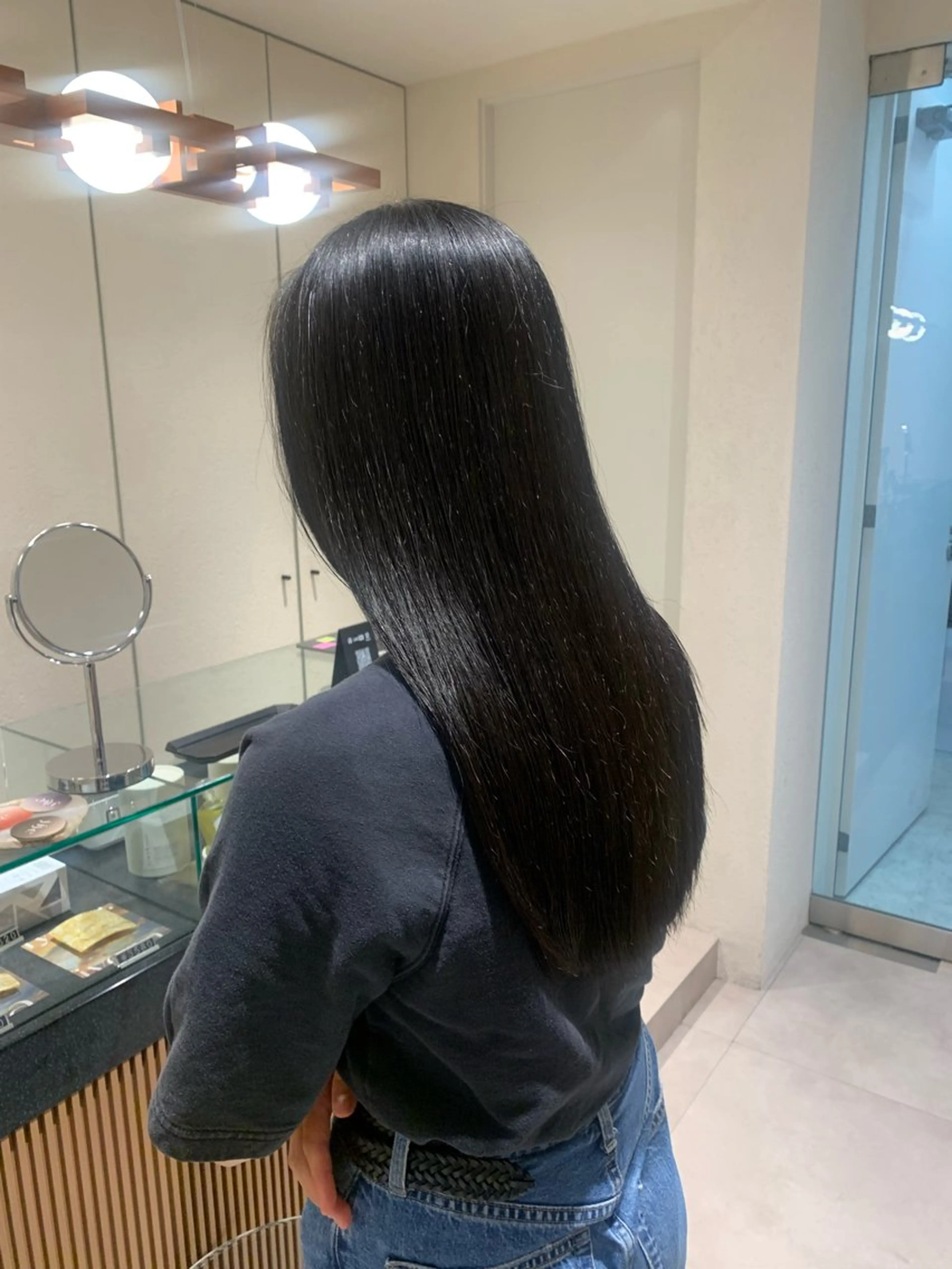 ロング yiye shioriのヘアスタイル