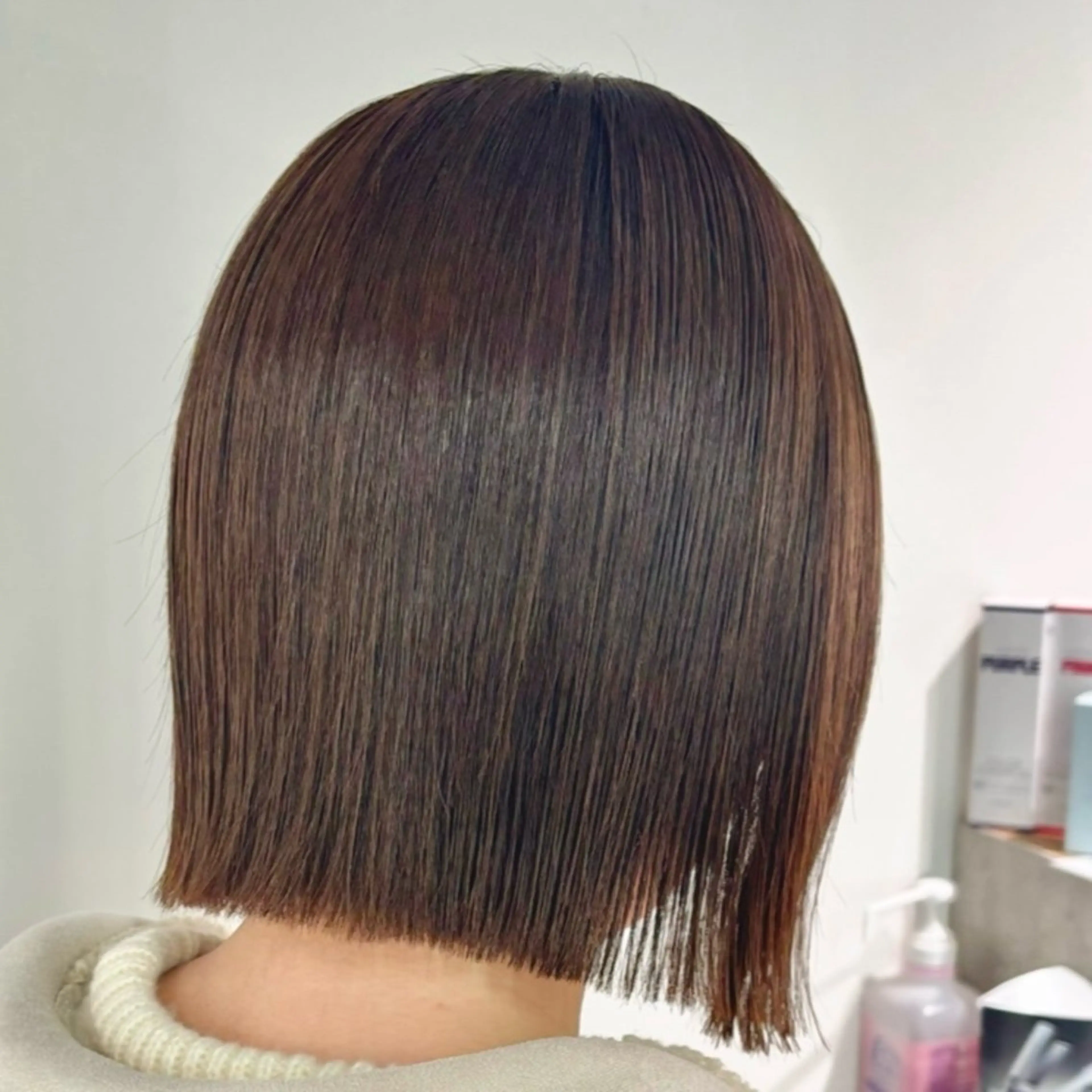 ショート カラー ボブ 縮毛矯正 トリートメント ネヅ カオルのヘアスタイル