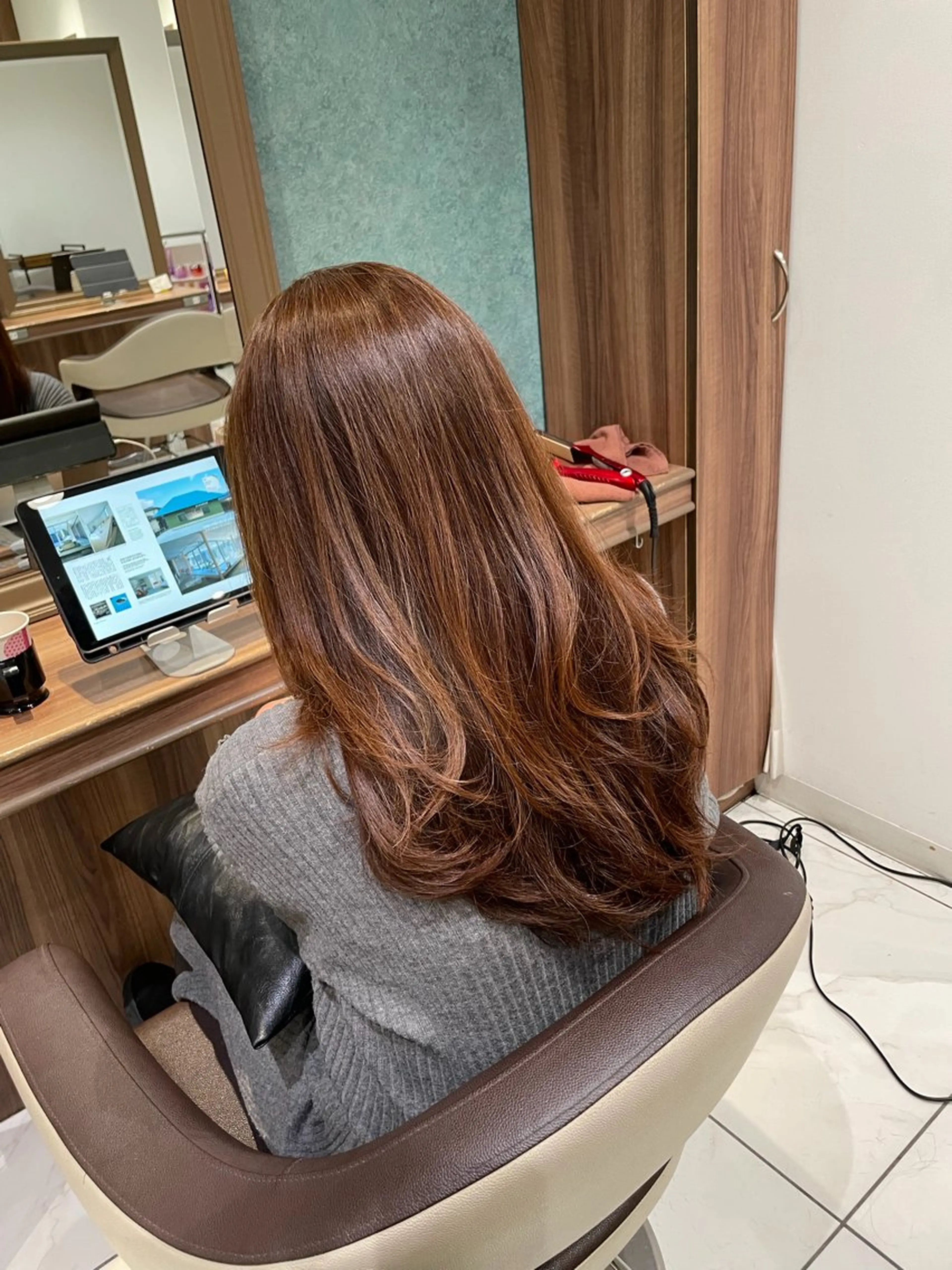 ミディアム カラー バレイヤージュ ハイライトカラー ハイライト レイヤーカット ヘアカラー 🇰🇷韓国ヘア★ 副店長.쿠리타⭐︎のヘアスタイル