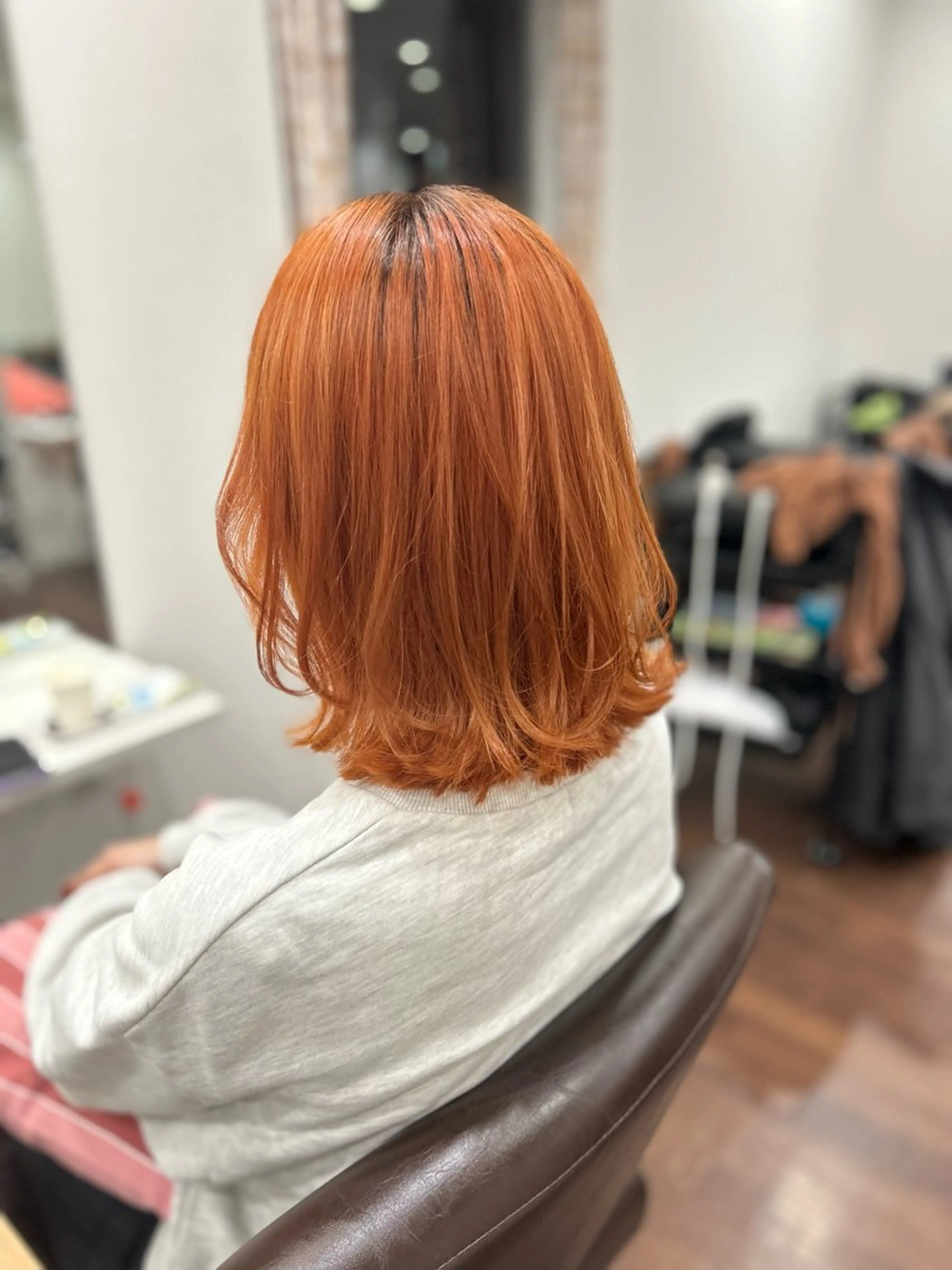 ミディアム カラー ヘアアレンジ ブリーチ ブリーチなしカラー オレンジ 🤍 minaのヘアスタイル